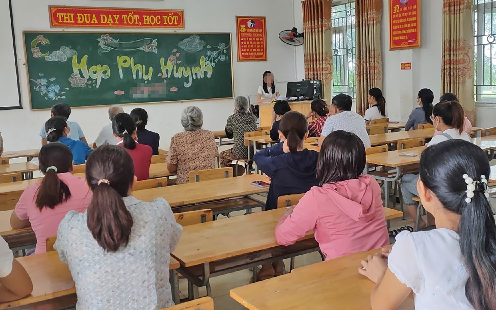Miễn học phí, phụ huynh vẫn canh cánh với lạm thu