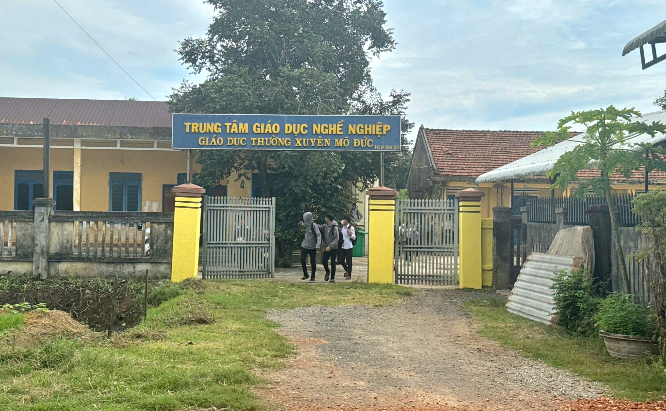 Trường học xập xệ sắp đổ, thầy và trò vừa học vừa run- Ảnh 11.
