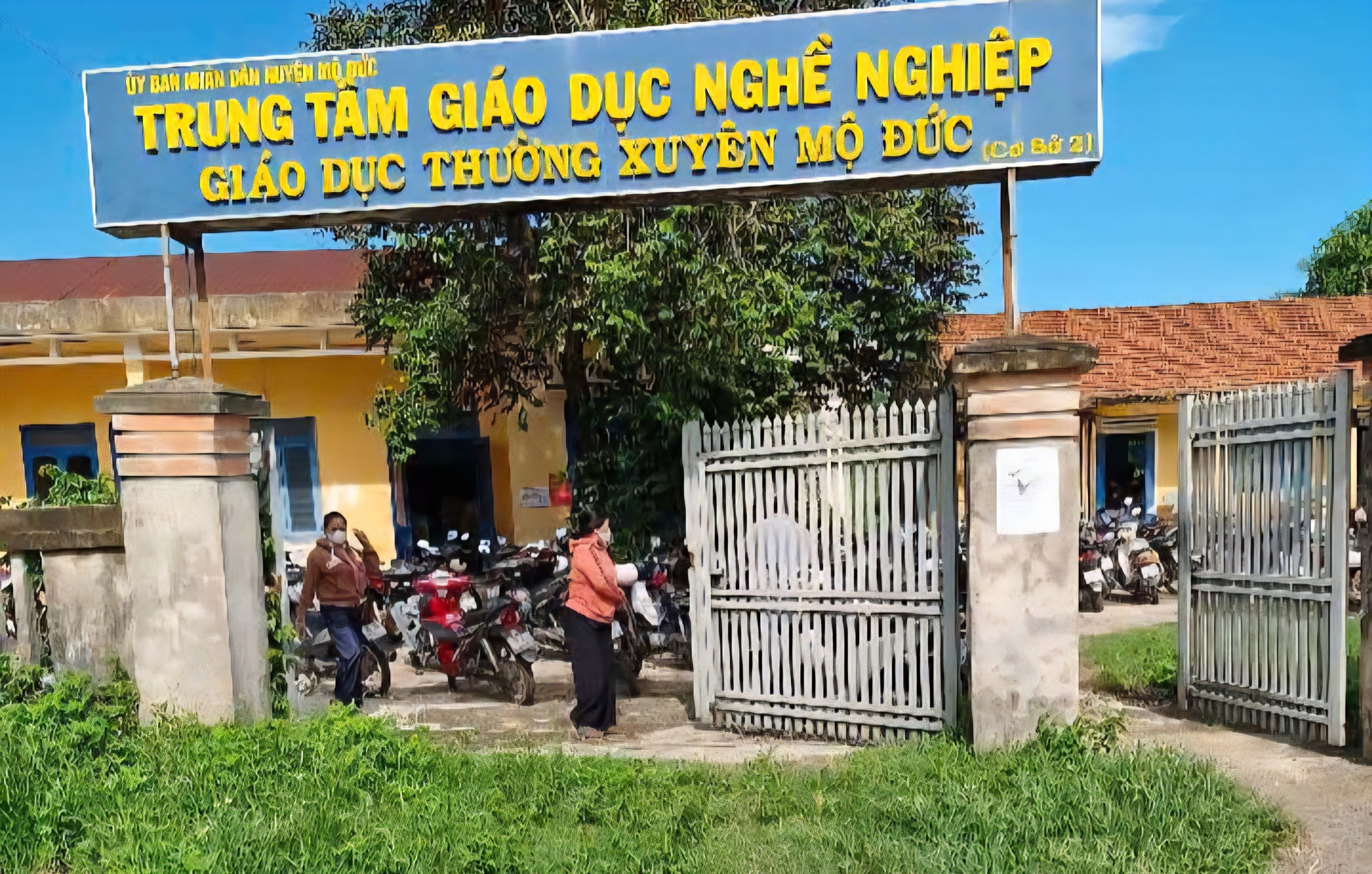 Trường học xập xệ sắp đổ, thầy và trò vừa học vừa run- Ảnh 1.