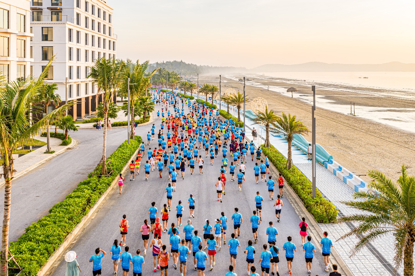 Giải chạy Vlasta Race 2025 do Văn Phú tổ chức bùng nổ với gần 3.000 runner- Ảnh 2. Giải chạy Vlasta Race 2025 do Văn Phú tổ chức bùng nổ với gần 3.000 runner- Ảnh 2.