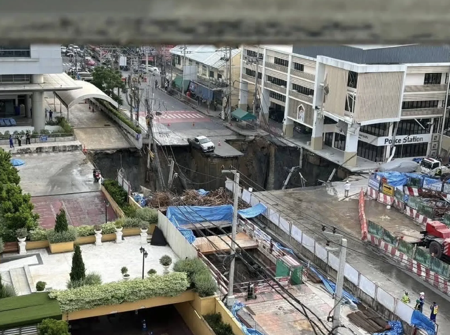 Hố tử thần sâu 50m xuất hiện trên đường phố Bangkok- Ảnh 3.