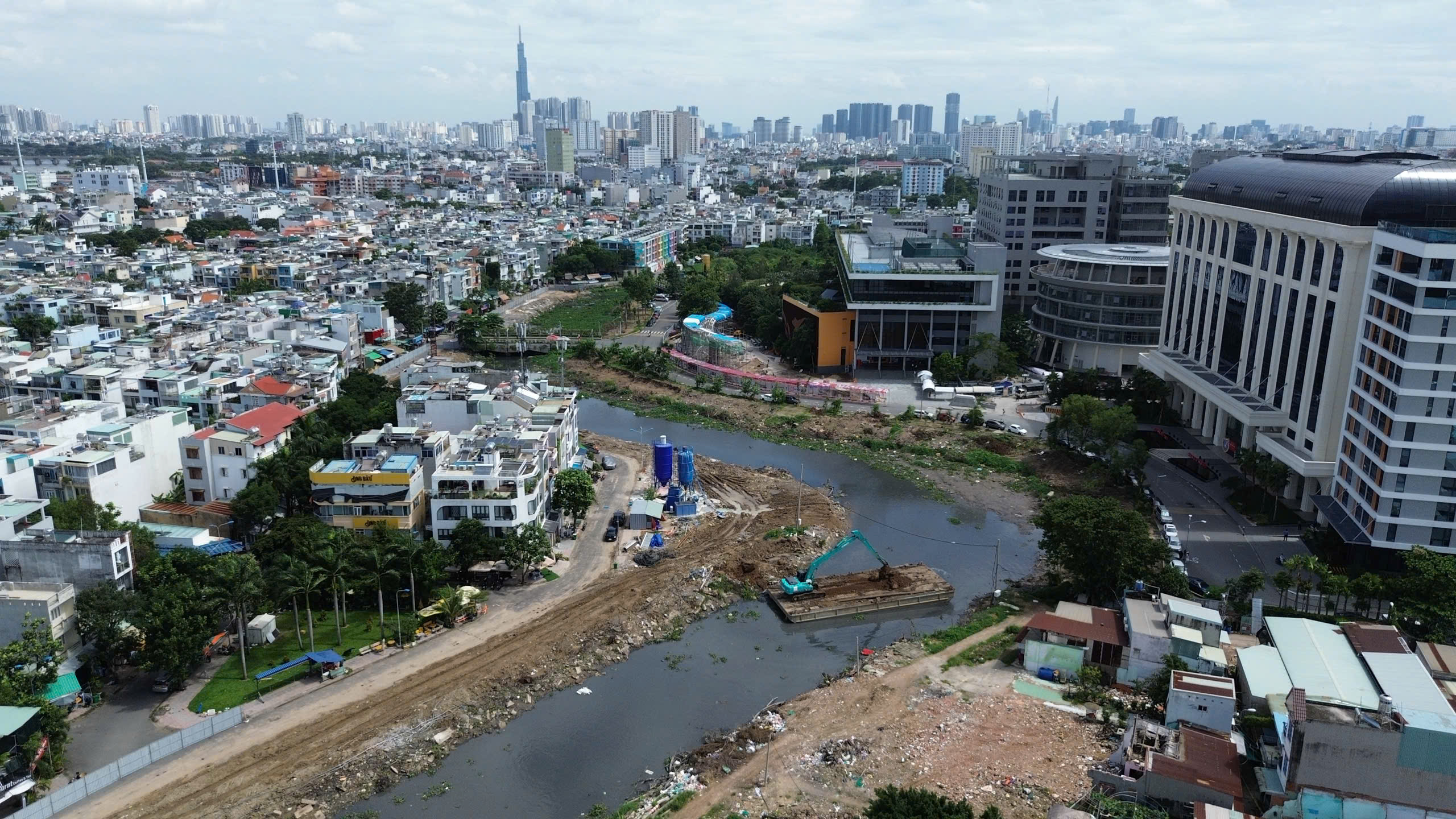 Khởi công sau 20 năm chờ đợi, rạch Xuyên Tâm vẫn ì ạch vì thiếu mặt bằng- Ảnh 2.
