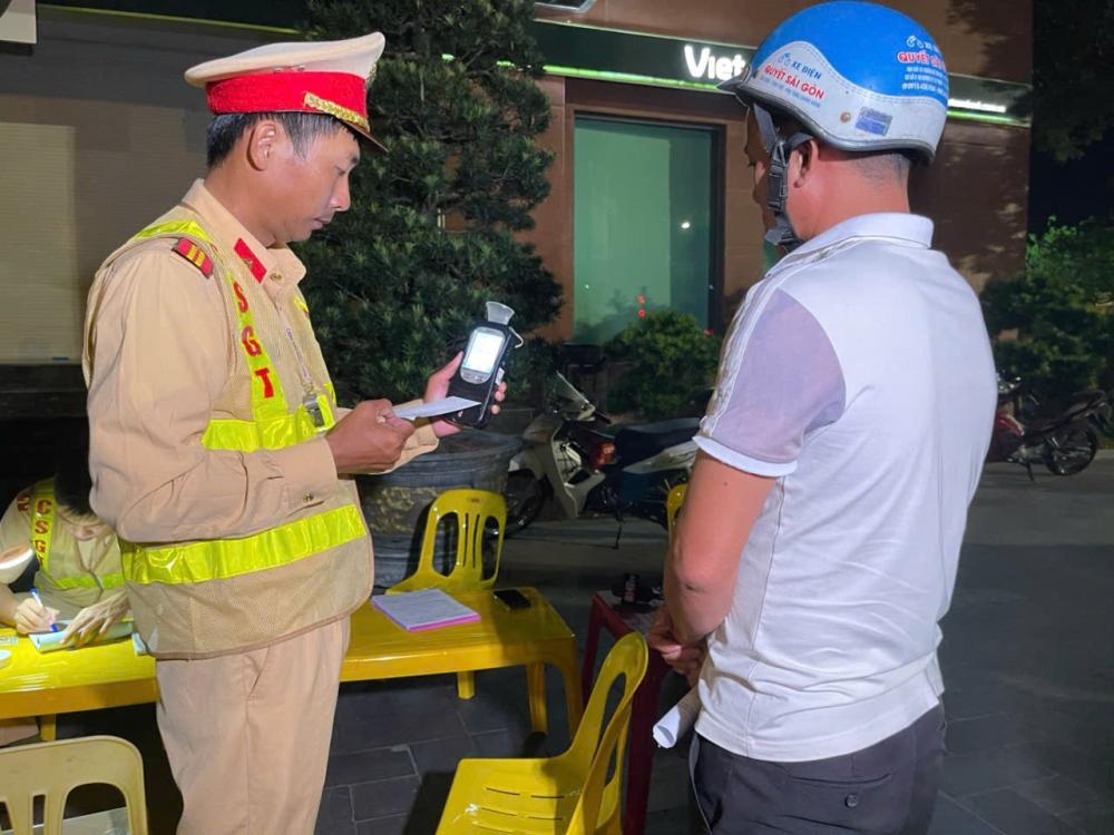 CSGT Hà Tĩnh lý giải nguyên nhân "ma men" bị xử lý tăng 246 trường hợp so với tháng trước- Ảnh 1.