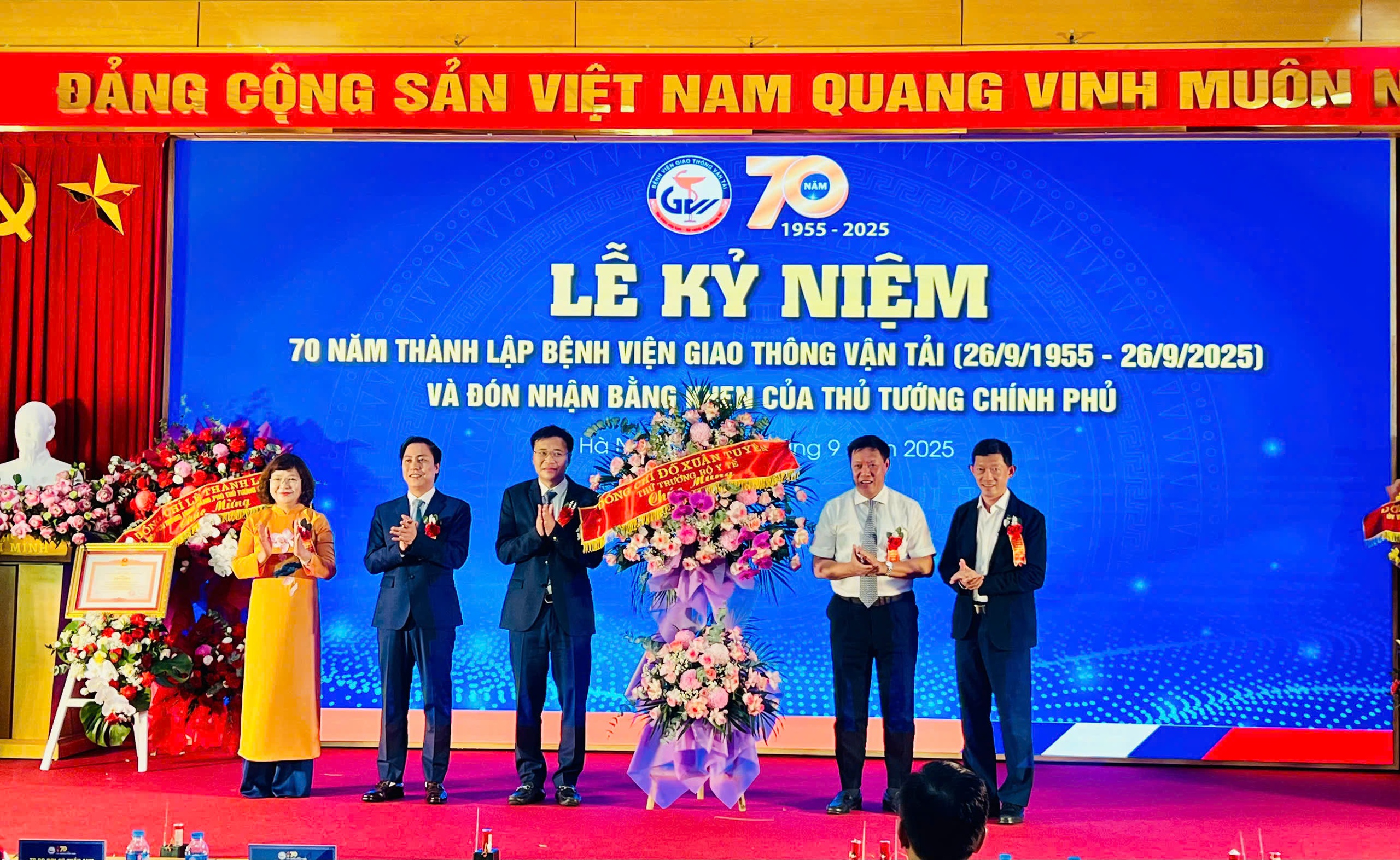 Bệnh viện Giao thông vận tải đón nhận Bằng khen của Thủ tướng Chính phủ- Ảnh 2.