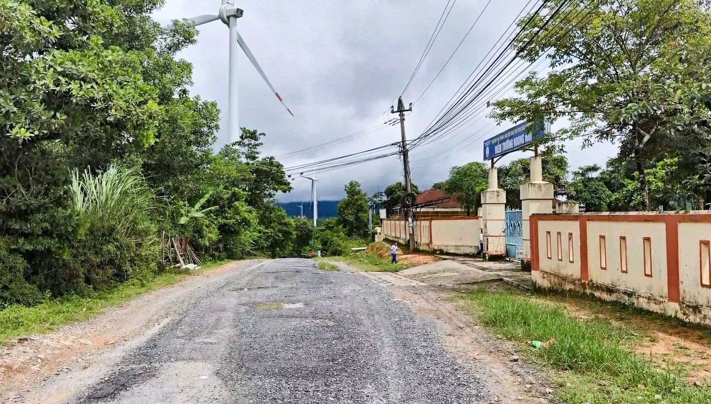 Cận cảnh tuyến đường liên xã ở Quảng Trị xuống cấp hư hỏng, hàng loạt “ổ voi”- Ảnh 15.