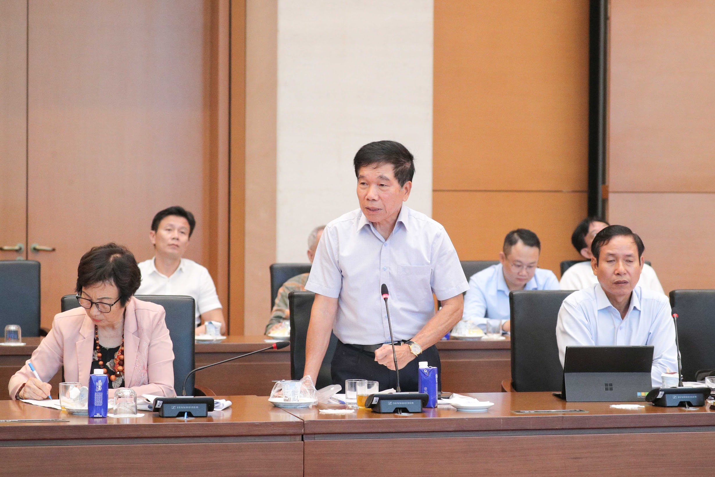 Có địa phương quá tải, thiếu cán bộ làm chuyên môn xây dựng cấp xã- Ảnh 1.