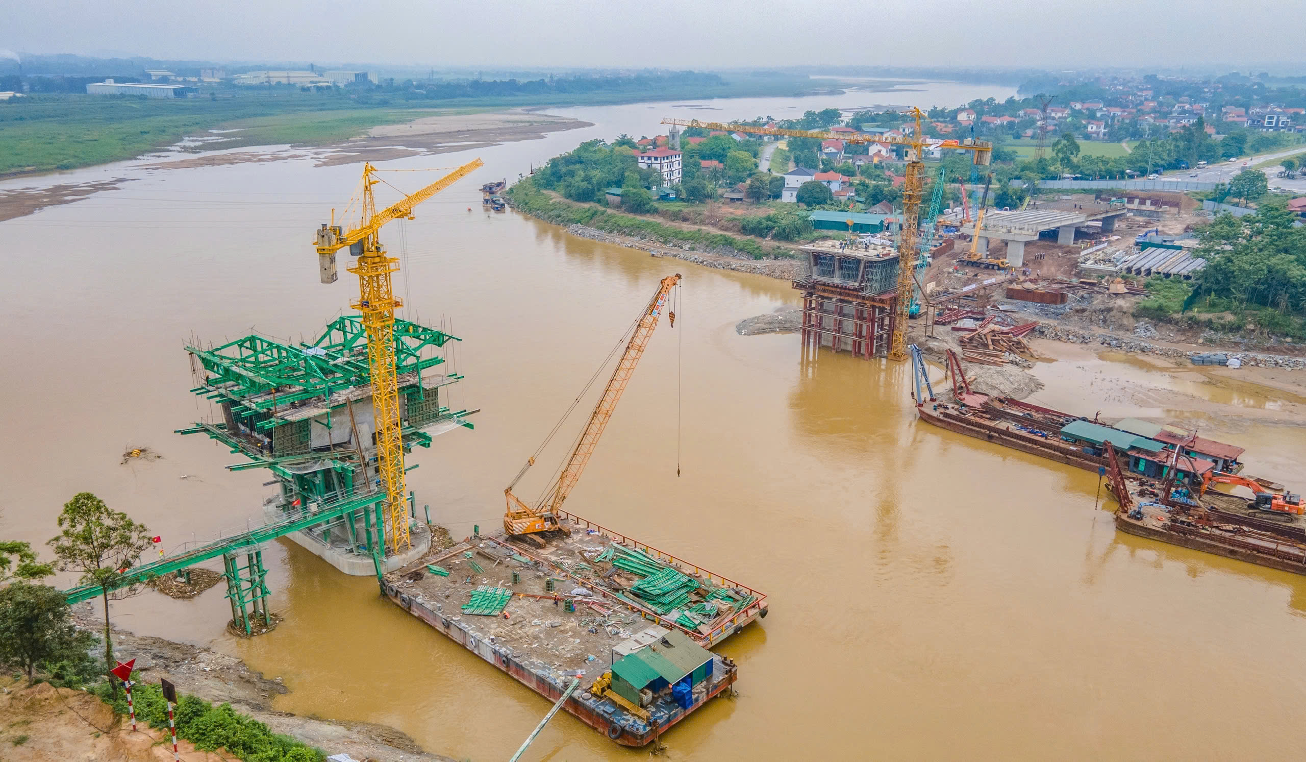Cầu Phong Châu mới vượt tiến độ, Bộ trưởng Bộ Xây dựng tặng bằng khen 3 tập thể, 7 cá nhân- Ảnh 5.