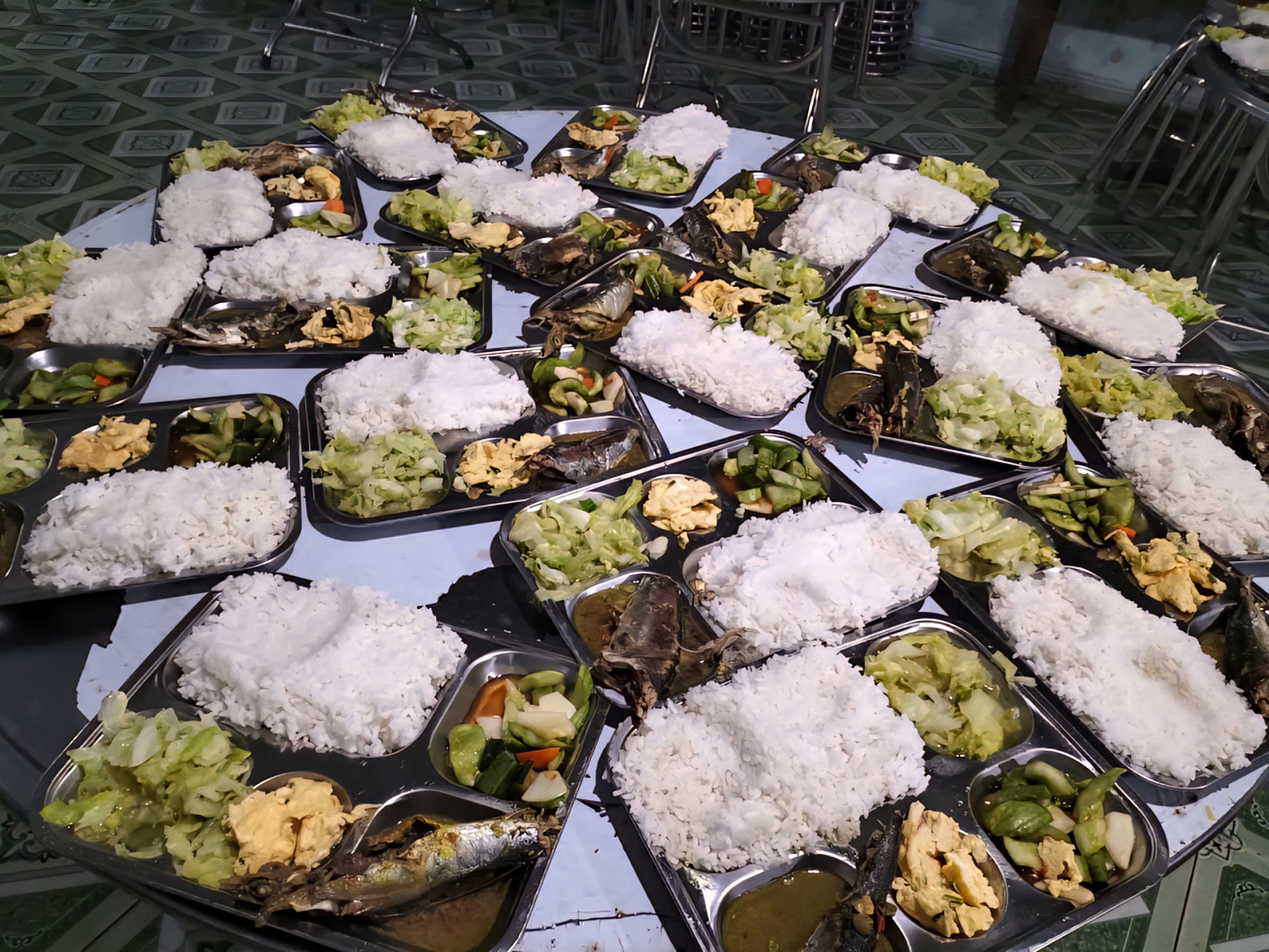 Đà Nẵng: Trường miền núi giữ học sinh ở lại, trữ lương thực ứng phó bão số 10- Ảnh 2.