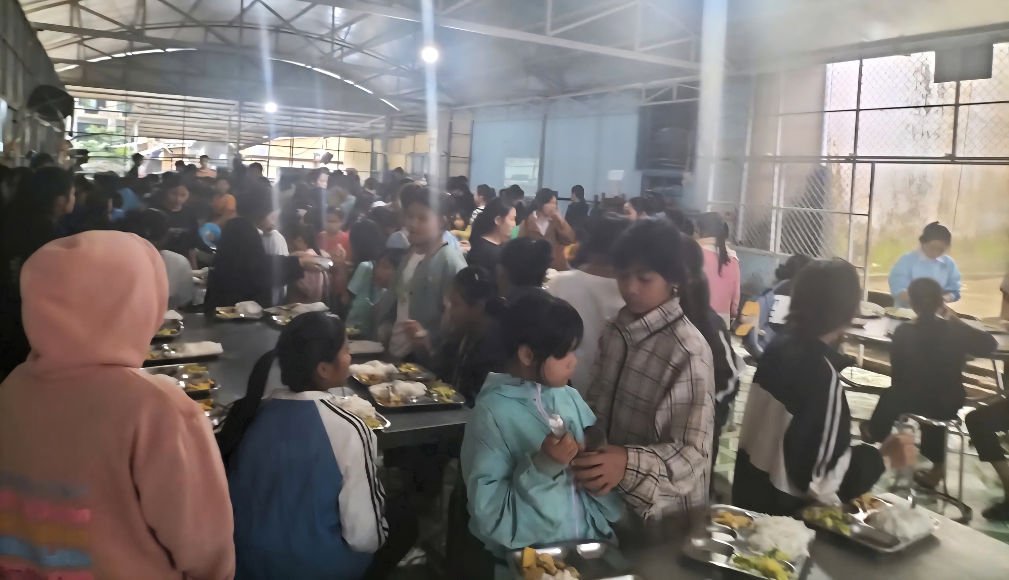 Đà Nẵng: Trường miền núi giữ học sinh ở lại, trữ lương thực ứng phó bão số 10- Ảnh 3.