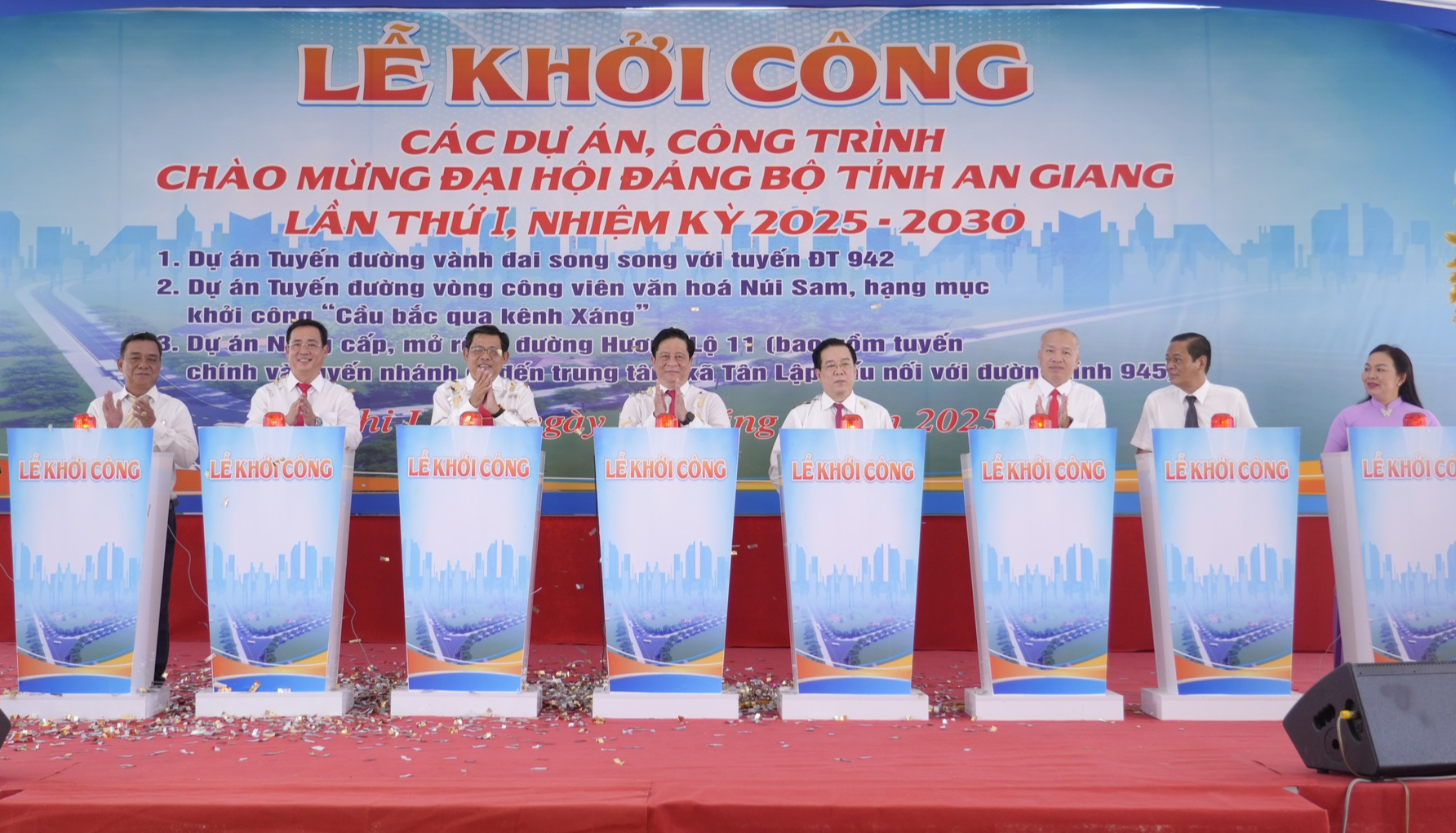Khởi công ba công trình giao thông 466 tỷ đồng chào mừng Đại hội Đảng bộ tỉnh An Giang- Ảnh 1.