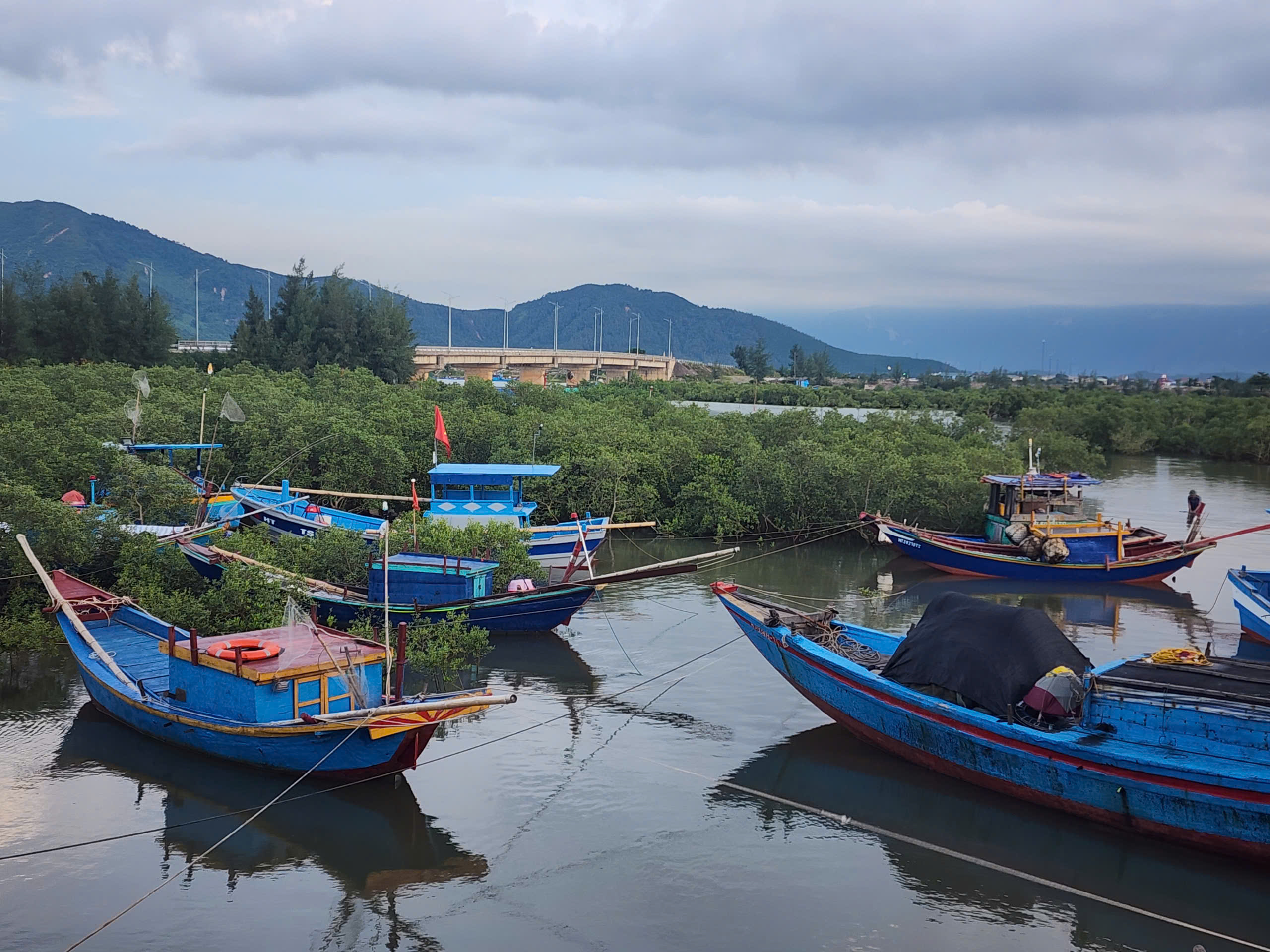 Hà Tĩnh cấm biển, triển khai phương án ứng phó bão số 10- Ảnh 2.