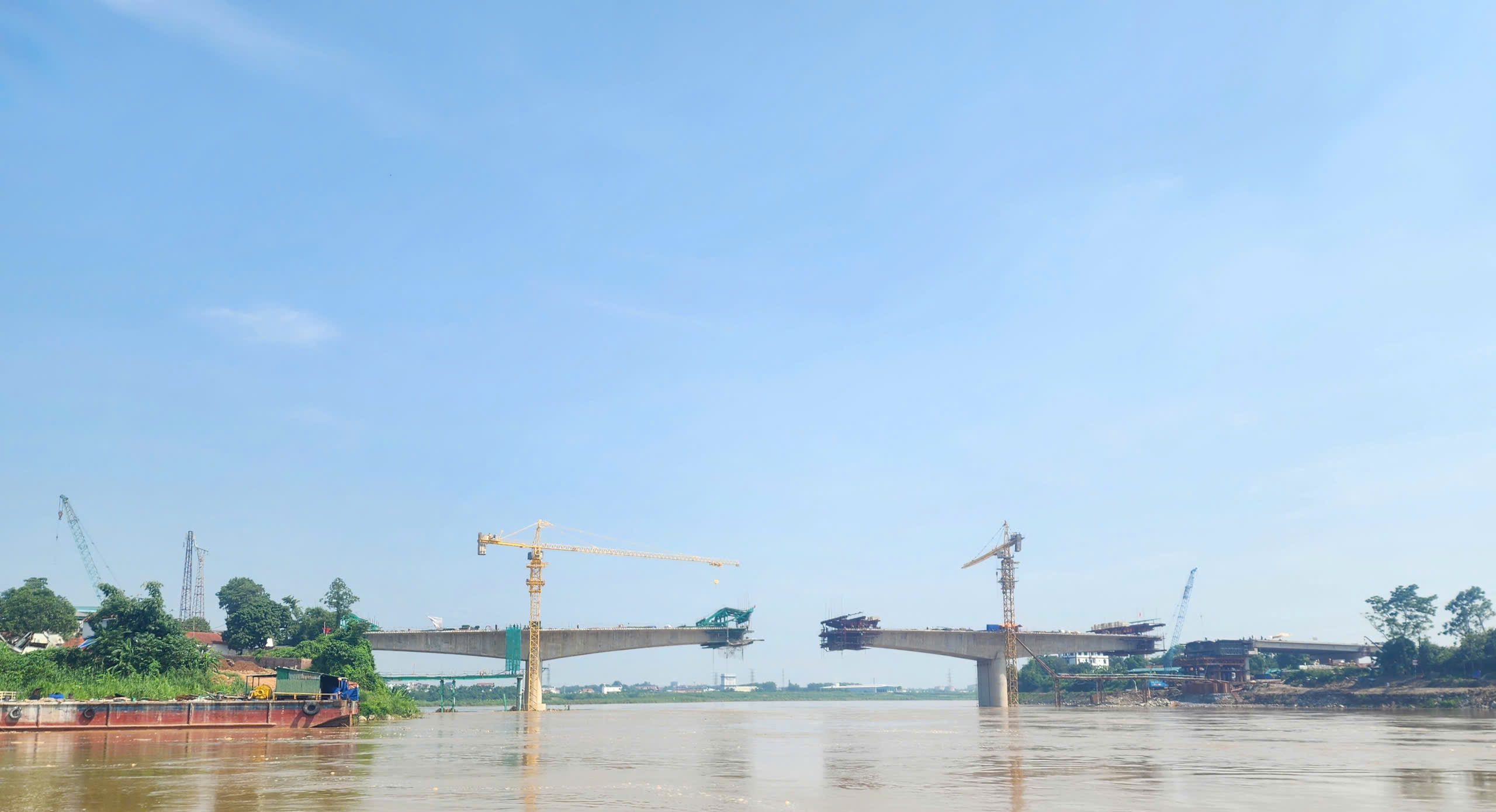 Cầu Phong Châu mới vượt tiến độ, Bộ trưởng Bộ Xây dựng tặng bằng khen 3 tập thể, 7 cá nhân- Ảnh 7.