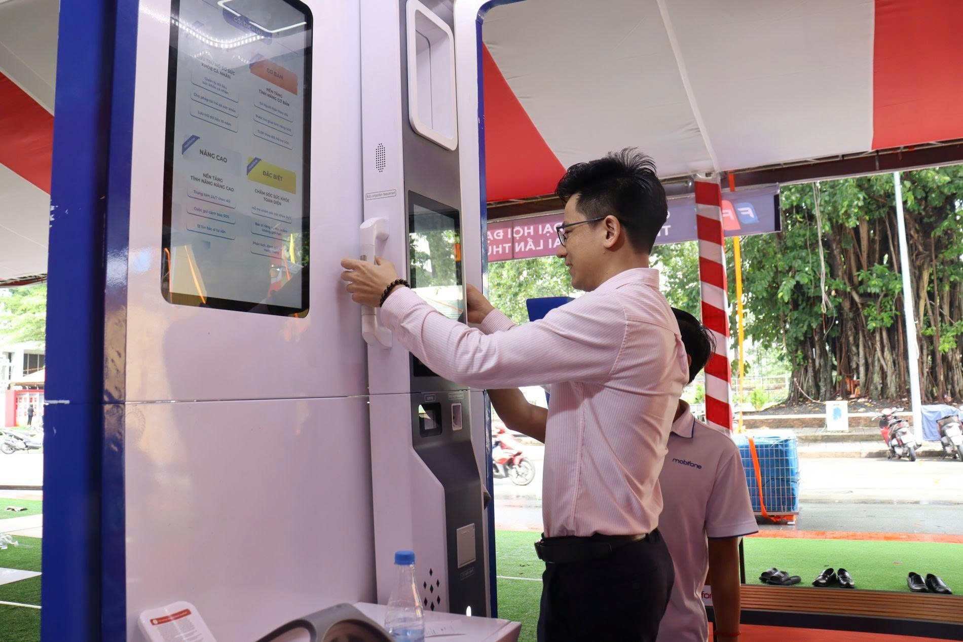 Robot thông minh và trợ lý ảo AI sẵn sàng phục vụ Đại hội Đảng bộ Đồng Nai- Ảnh 3.