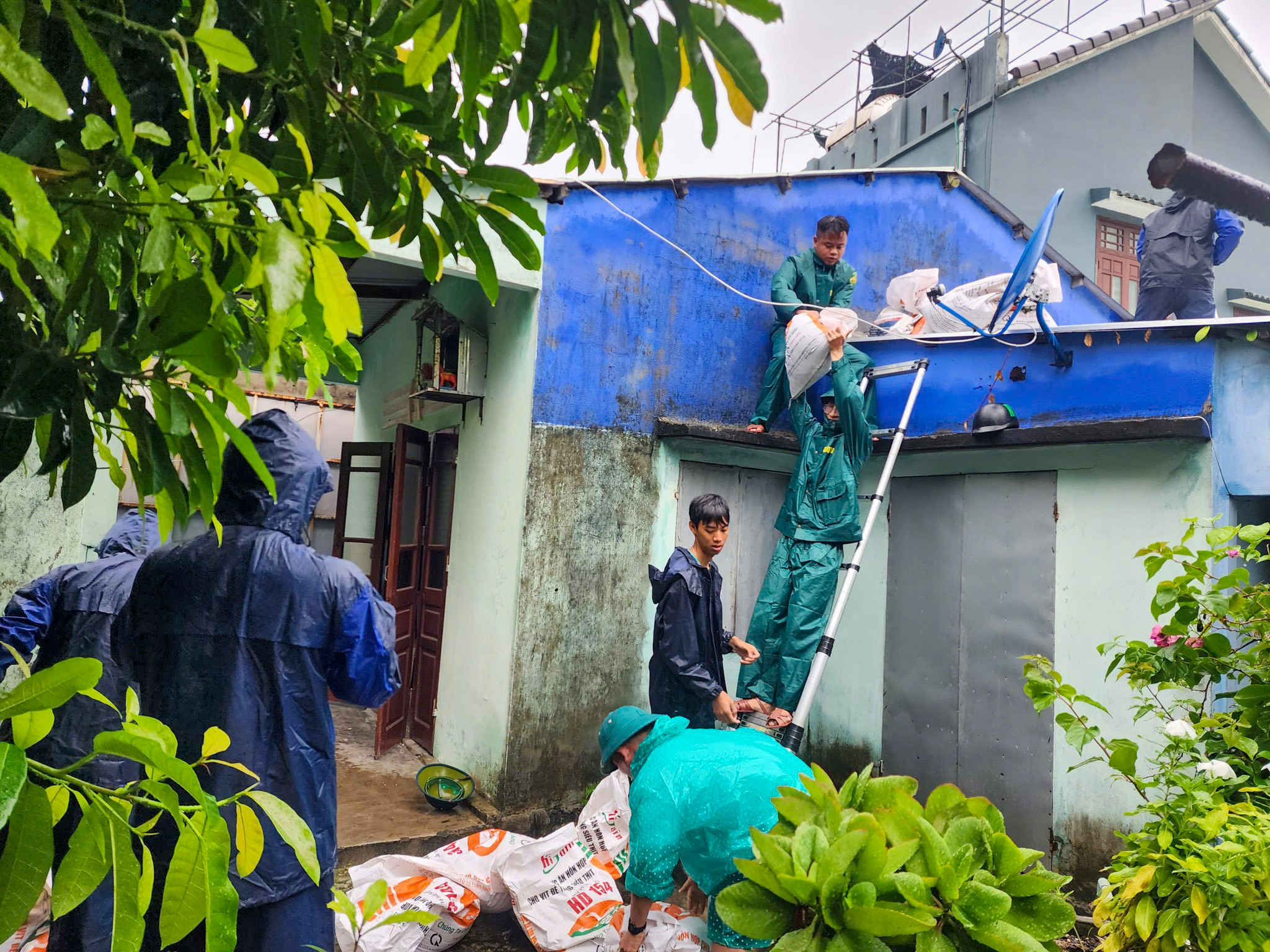 Các tỉnh miền Trung chủ động ứng phó bão số 10- Ảnh 1.
