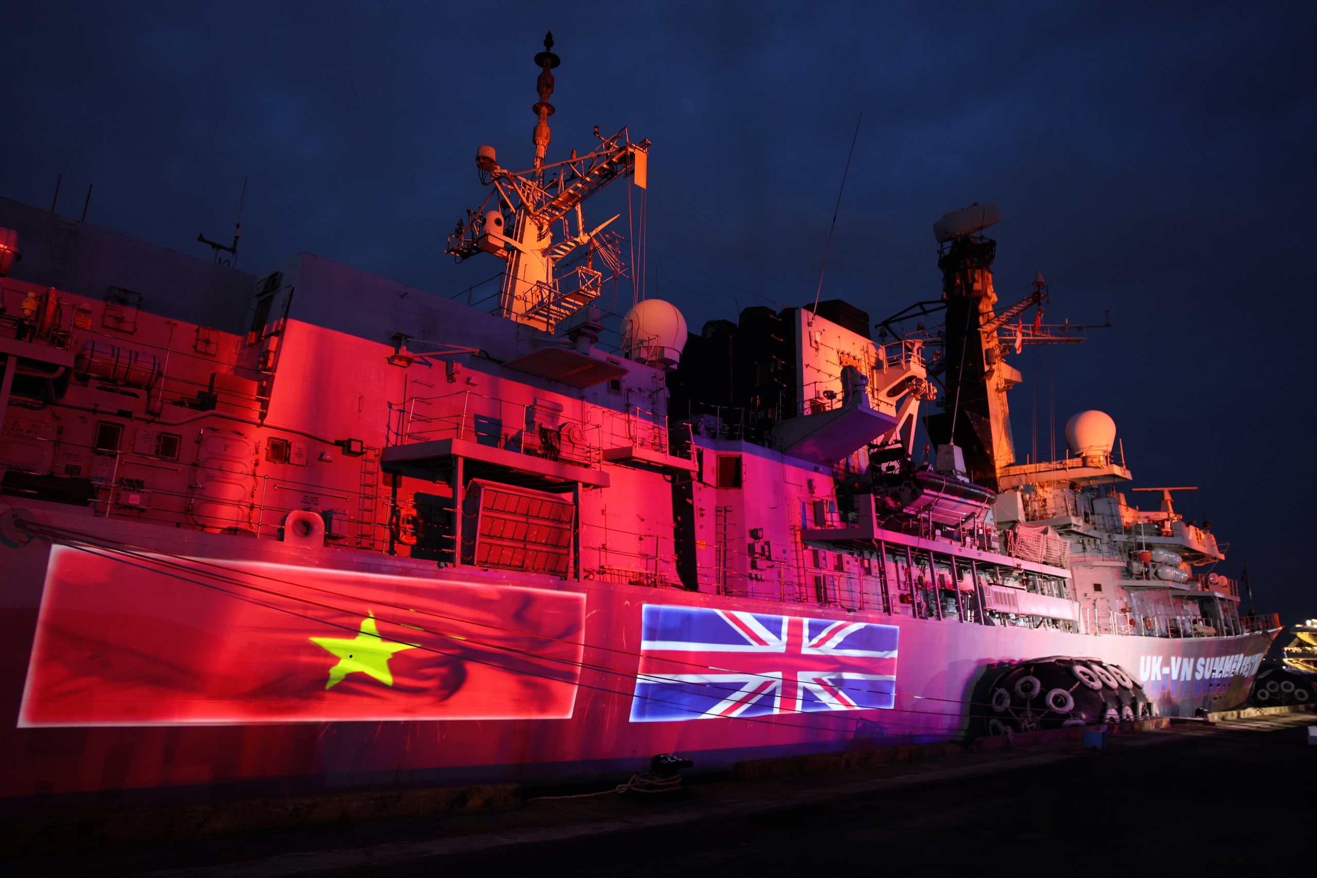 "Bật mí" món Việt xuất hiện trong sự kiện đón tàu Hải quân Hoàng gia Anh- Ảnh 1.