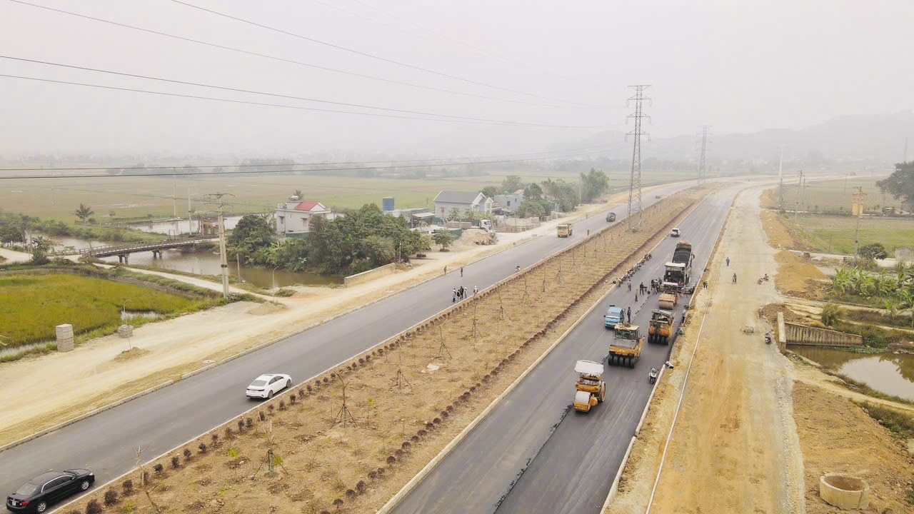 Sửa đổi Luật Xây dựng: Tháo gỡ bất bình đẳng, ngăn chặn rủi ro cho nhà thầu- Ảnh 2.