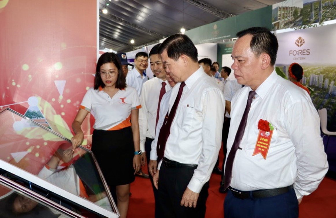 Robot thông minh và trợ lý ảo AI sẵn sàng phục vụ Đại hội Đảng bộ Đồng Nai- Ảnh 2.