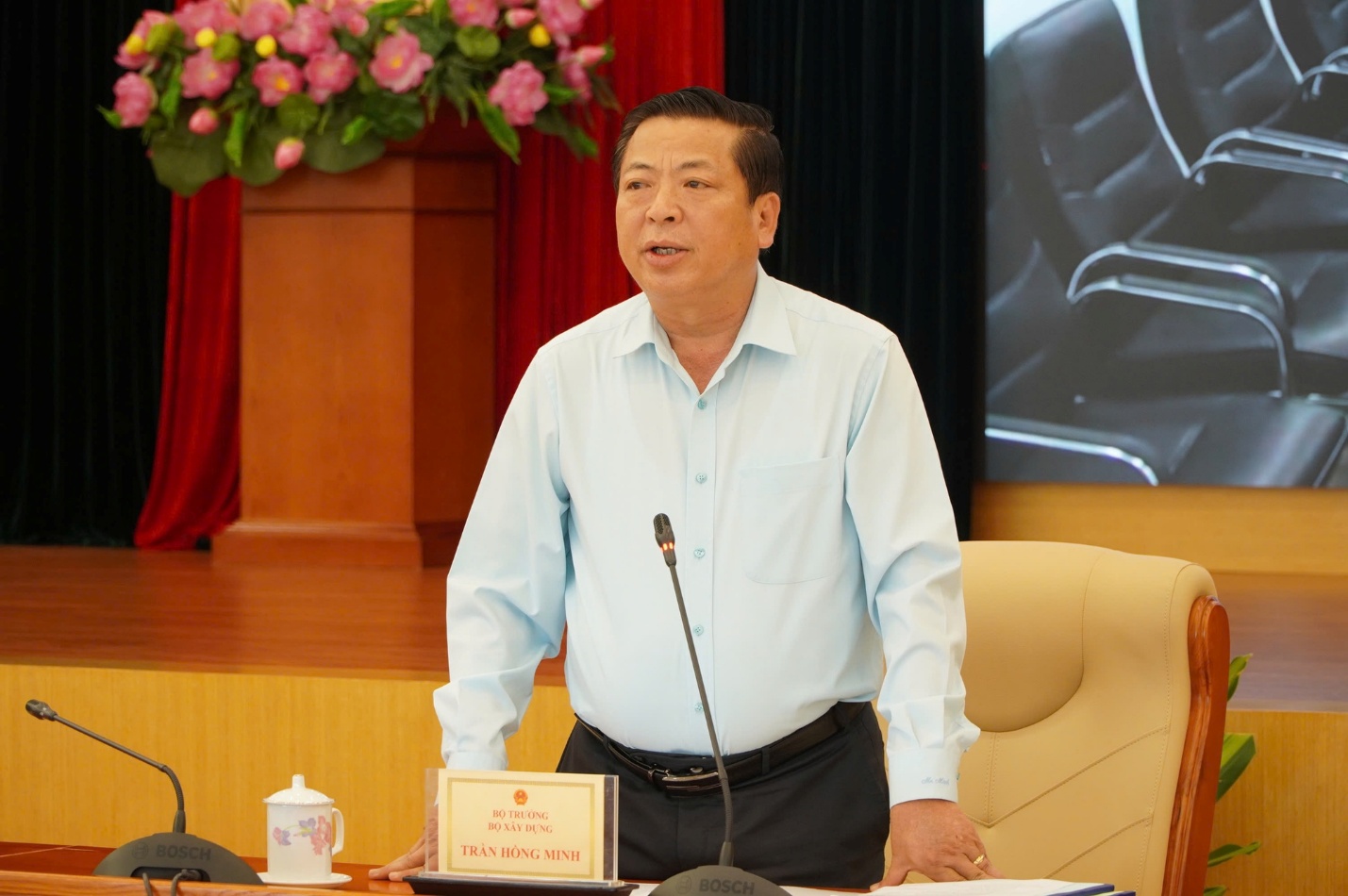 Minister Tran Hong Minh urges swift reform of construction standards and pricing rules- Ảnh 1.