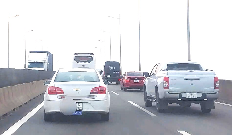 Siết chặt quản lý xe tập lái trên cao tốc bằng cách nào?- Ảnh 1.