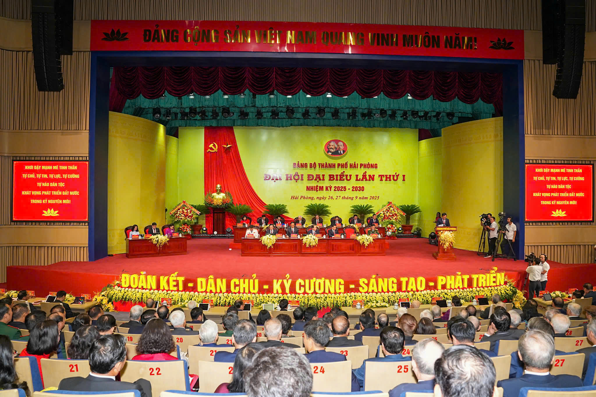 Thủ tướng: Hải Phòng cần đổi mới tư duy, nghĩ sâu làm lớn- Ảnh 5.