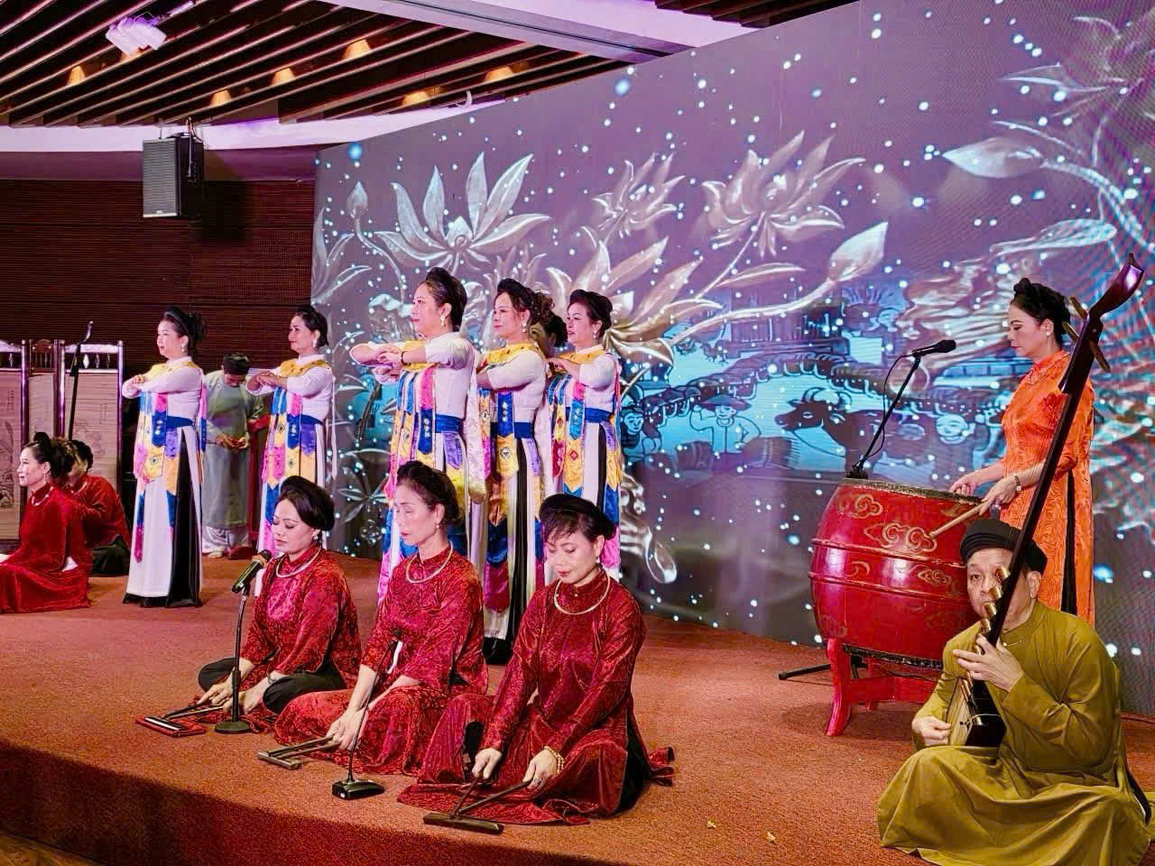 Hơn 200 nghệ nhân, thí sinh tham dự Liên hoan Ca trù Hà Nội lần thứ 4- Ảnh 2.
