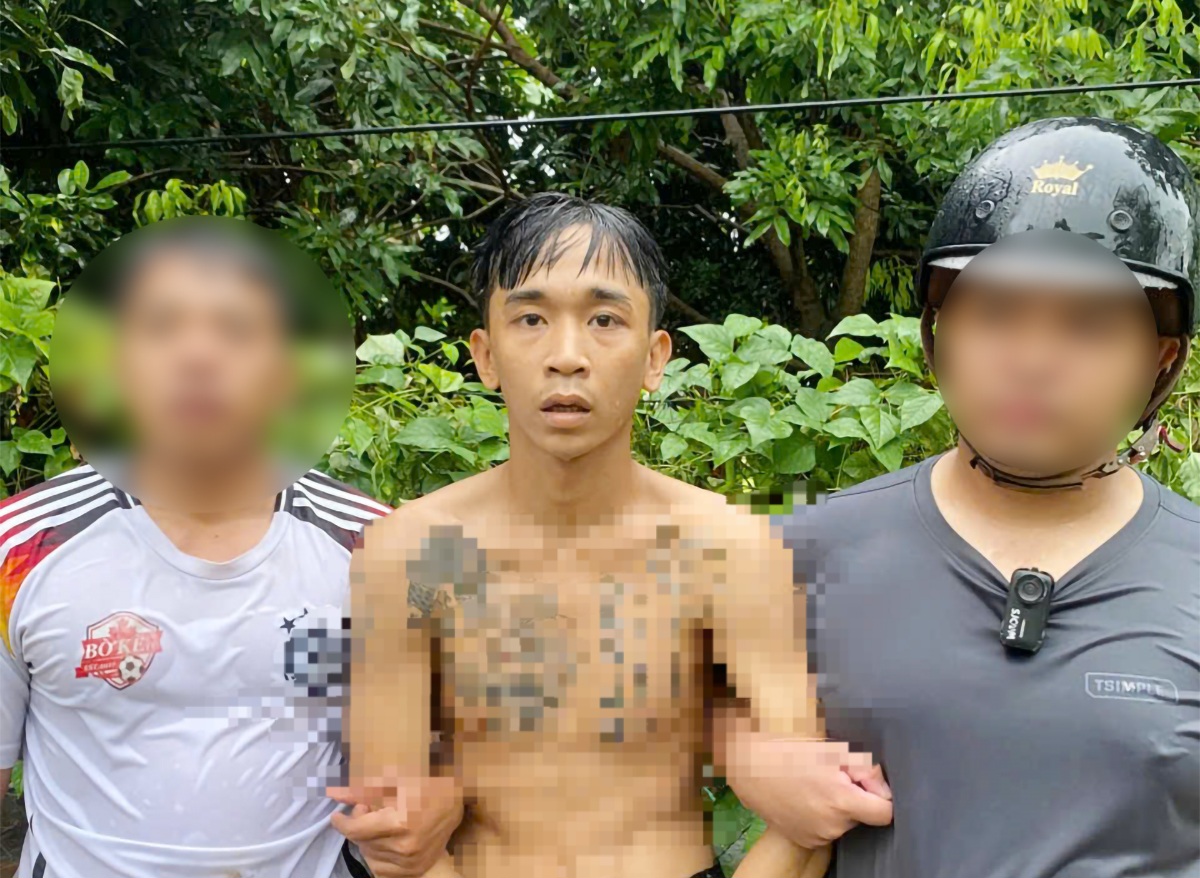 Bắt ba đối tượng vụ dàn cảnh cướp giật trước cổng chùa Kim Tiên ở An Giang - Ảnh 1. Bắt ba đối tượng vụ dàn cảnh cướp giật trước cổng chùa Kim Tiên ở An Giang - Ảnh 1.