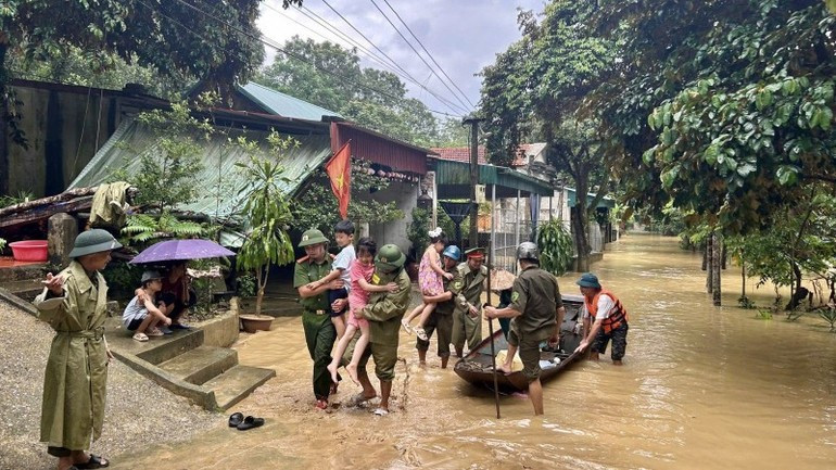 Huy động tối đa lực lượng, phương tiện ứng phó hậu quả bão số 10- Ảnh 1.