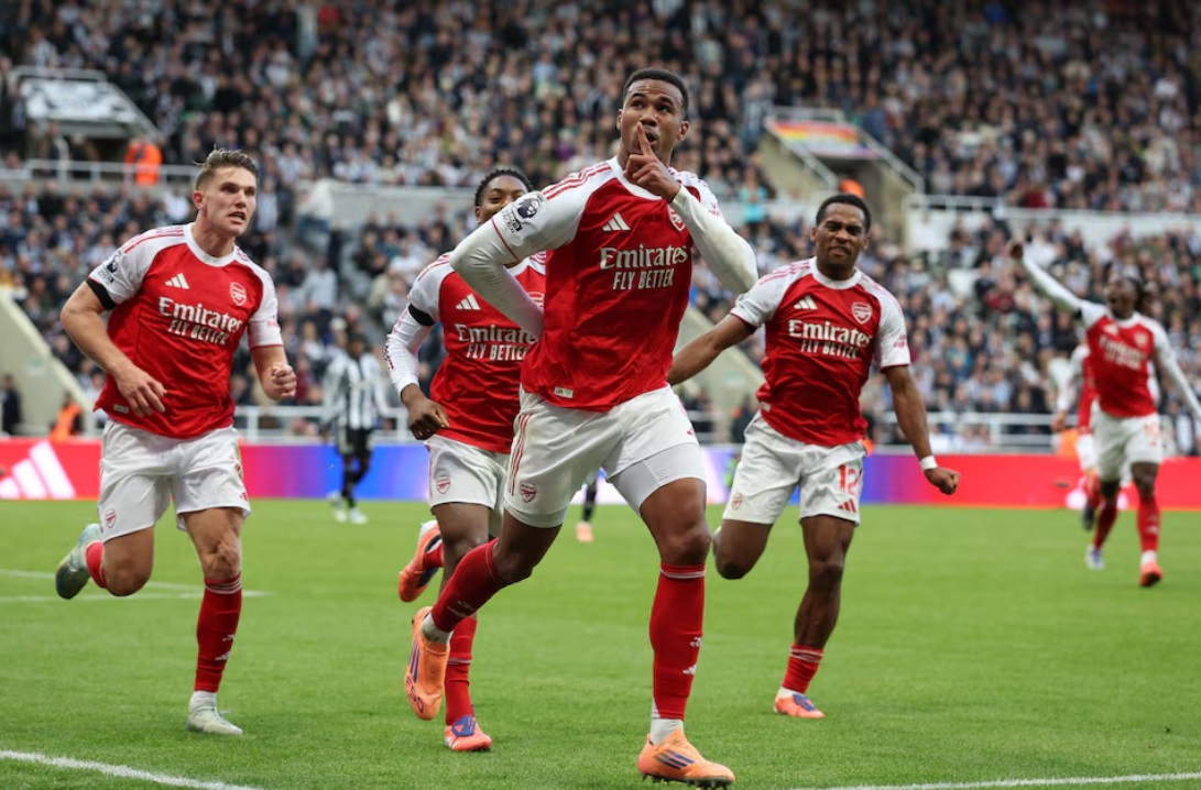 Arsenal ngược dòng hạ Newcastle, thu hẹp cách biệt với Liverpool- Ảnh 2.