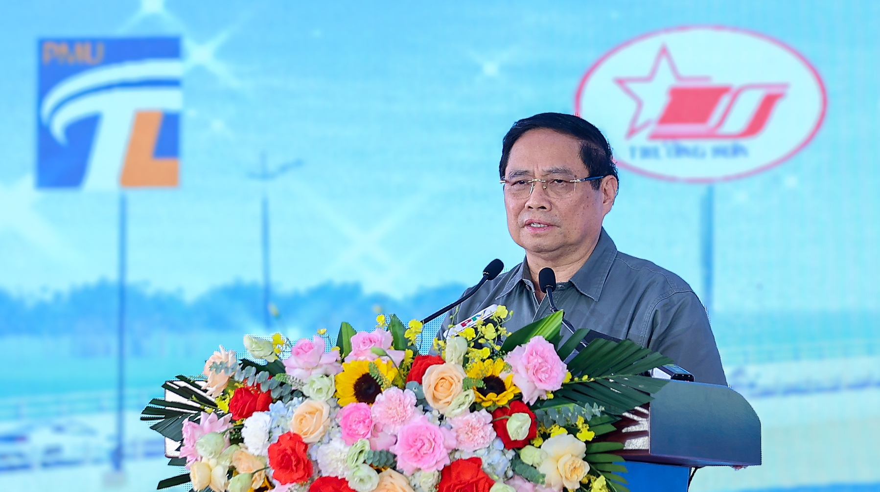 Thủ tướng cắt băng khánh thành cầu Phong Châu mới- Ảnh 2.