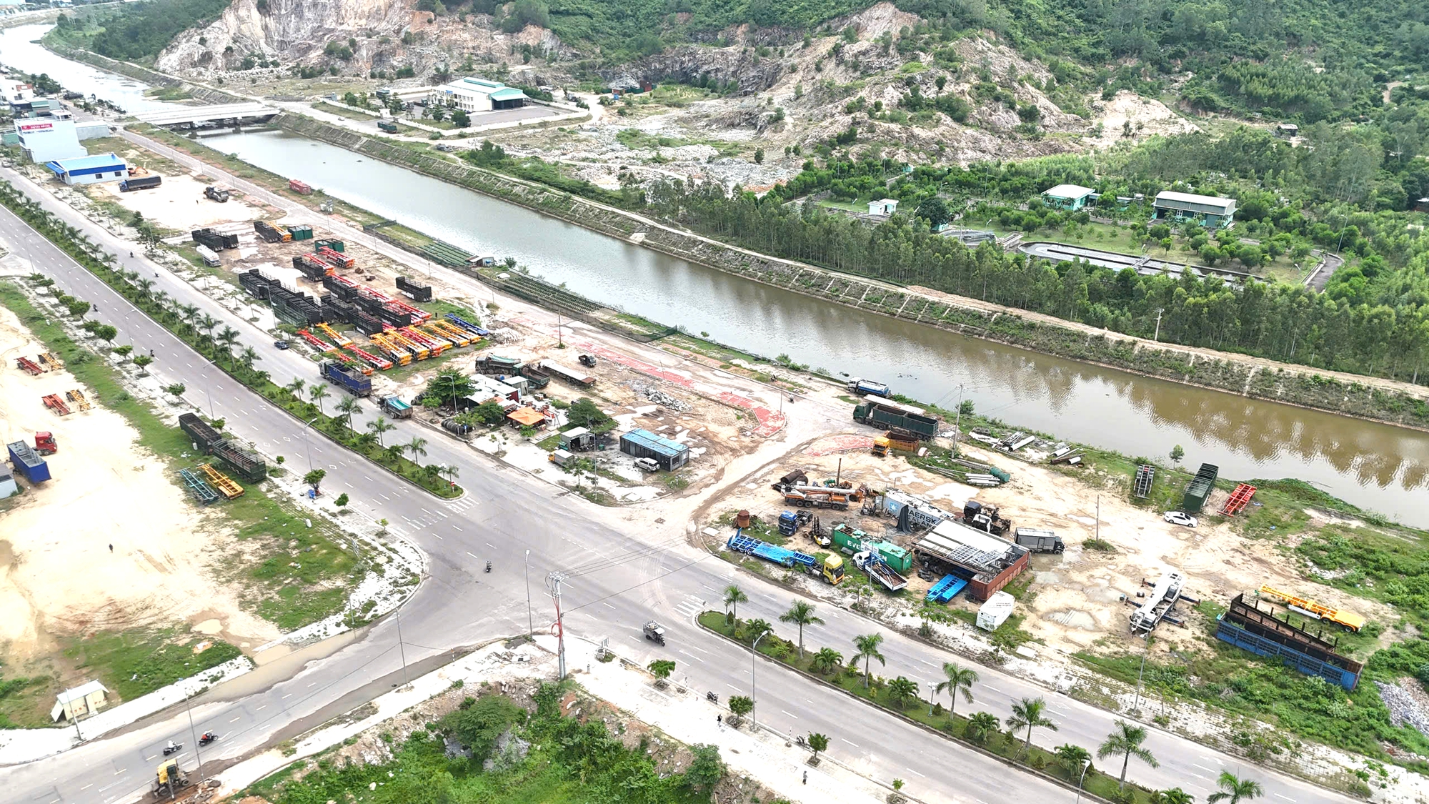 Gia Lai: Báo cáo tỉnh xử lý dứt điểm bãi xe, thiết bị chiếm dụng đất đô thị- Ảnh 2.