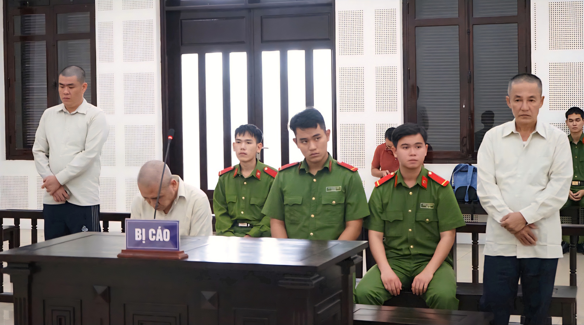 Chém cổ đông để giành quyền khai thác cát, nhóm giang hồ lĩnh án- Ảnh 1.