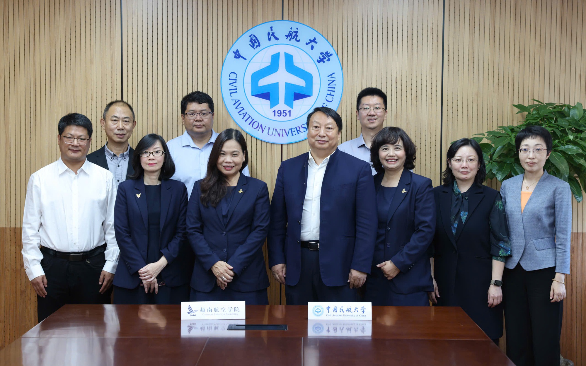 AFCS 2025: Giải bài toán nhân lực giữa thời điểm hàng không toàn cầu biến động- Ảnh 5. Học viện Hàng không Việt Nam hợp tác chiến lược với Đại học Hàng không dân dụng Trung Quốc