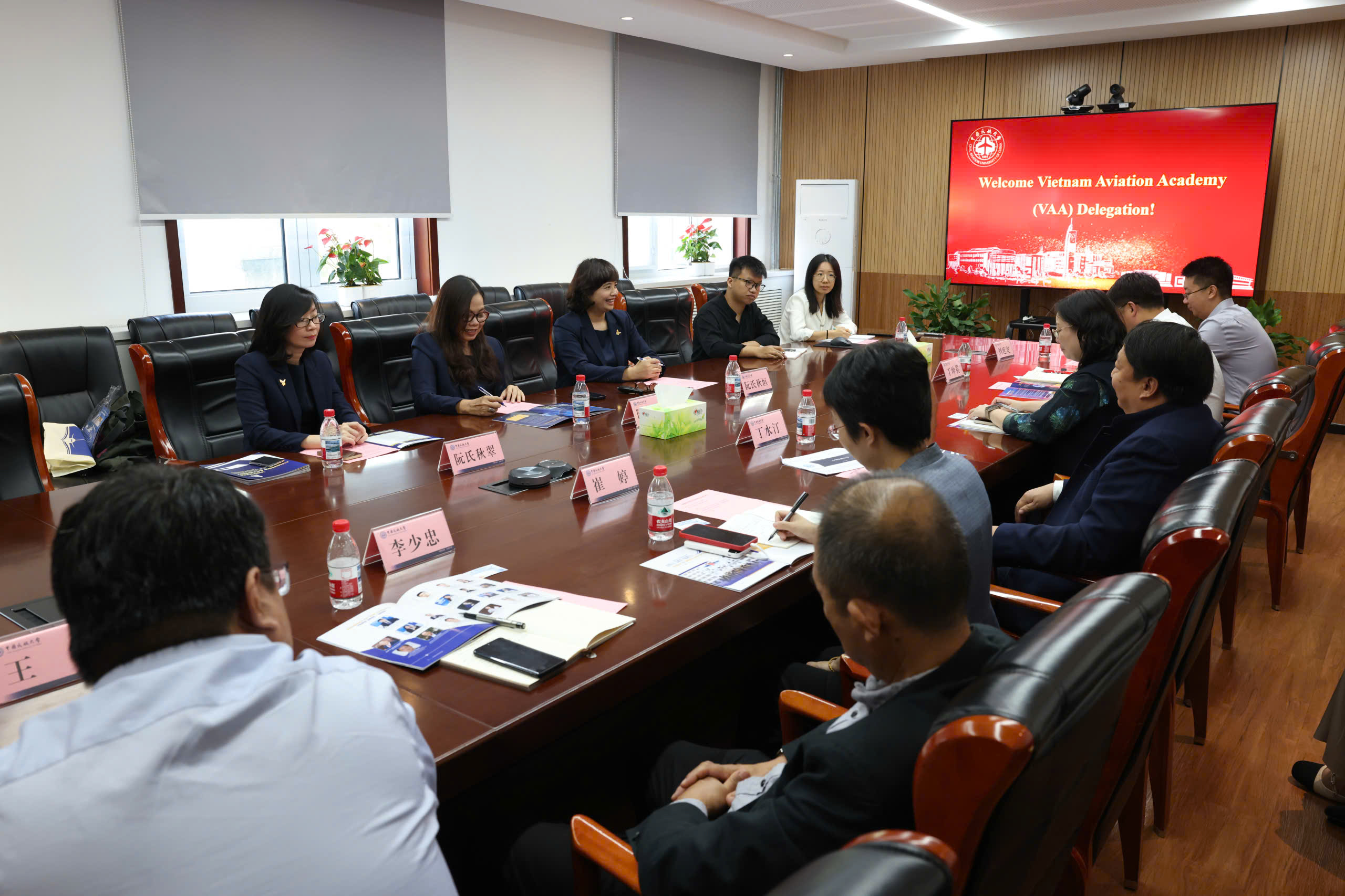 Học viện Hàng không Việt Nam hợp tác chiến lược với Đại học Hàng không dân dụng Trung Quốc- Ảnh 2. Học viện Hàng không Việt Nam hợp tác chiến lược với Đại học Hàng không dân dụng Trung Quốc- Ảnh 2.