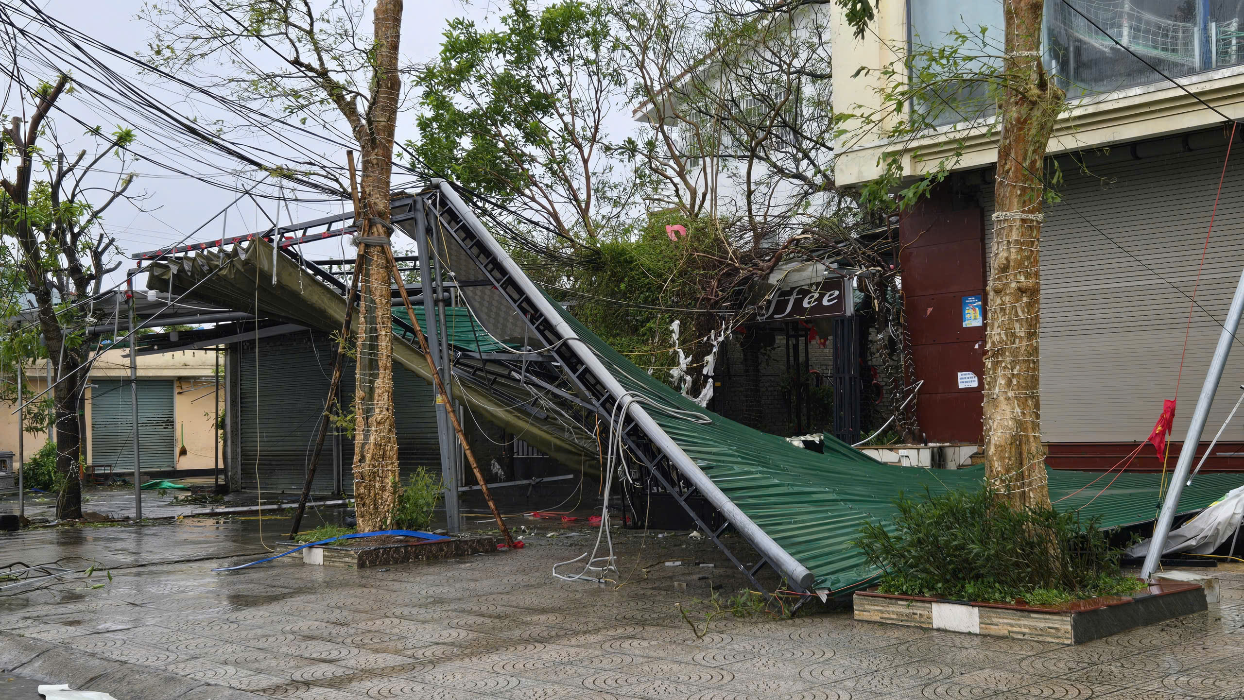 Nghệ An: Xuyên bão cứu người dân mắc kẹt trên sông Lam- Ảnh 6.