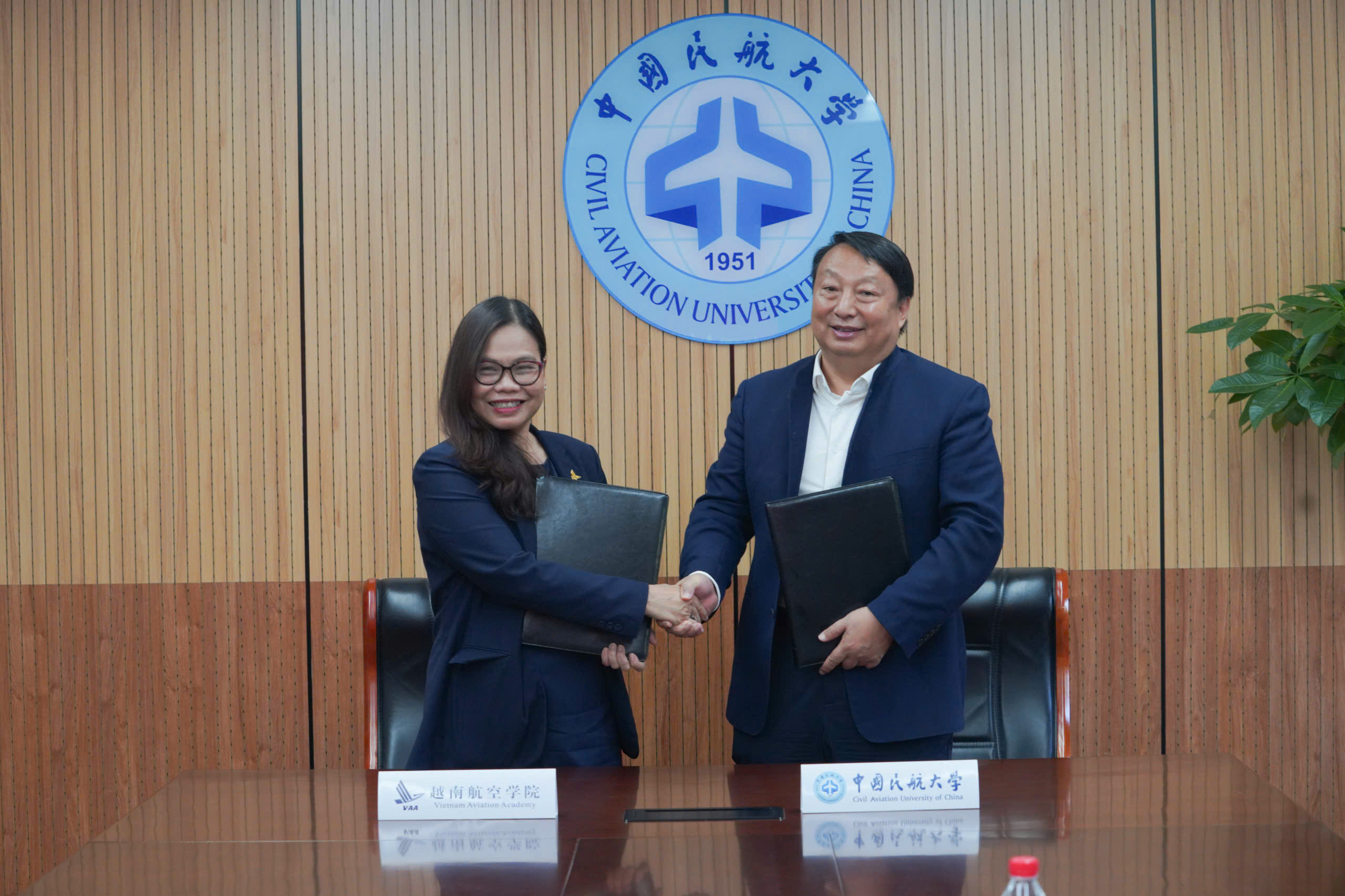 Học viện Hàng không Việt Nam hợp tác chiến lược với Đại học Hàng không dân dụng Trung Quốc- Ảnh 1. Học viện Hàng không Việt Nam hợp tác chiến lược với Đại học Hàng không dân dụng Trung Quốc- Ảnh 1.