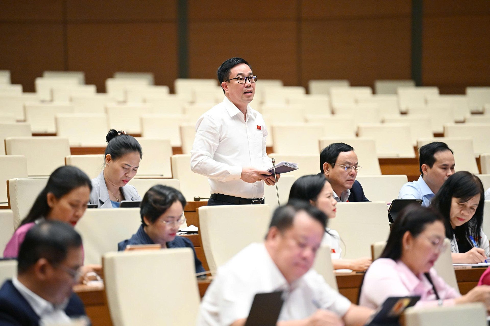 Bộ trưởng Bộ Giáo dục và Đào tạo: Duy trì kỳ thi tốt nghiệp THPT là rất cần thiết- Ảnh 1.