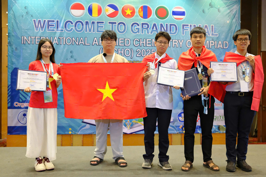 Cả 6 học sinh Việt Nam giành huy chương tại Olympic hóa học ứng dụng quốc tế 2025- Ảnh 1.