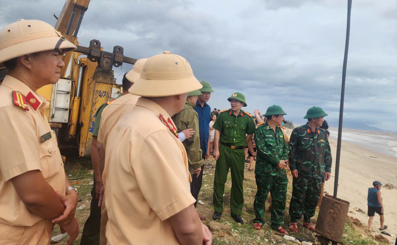Vụ hai tàu cá bị chìm trong bão số 10: Thuyền viên sống sót bàng hoàng kể phút sinh tử- Ảnh 3.