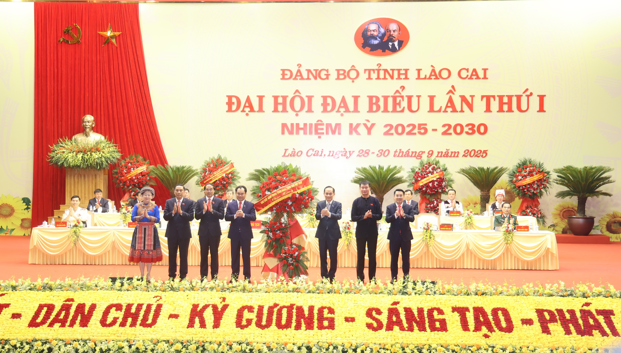 Lào Cai hướng tới mục tiêu là cực tăng trưởng mới của vùng Bắc Bộ- Ảnh 10.