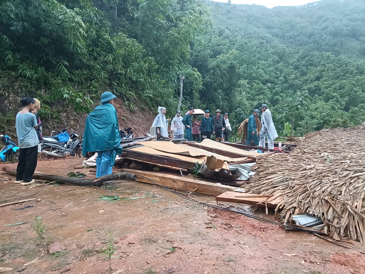 Thủy điện Tuyên Quang mở cửa xả đáy- Ảnh 2.