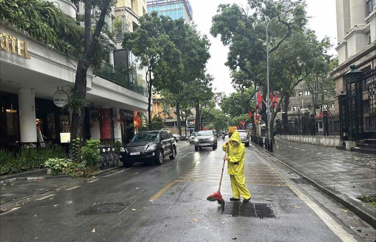 Hà Nội chủ động khắc phục hậu quả mưa bão- Ảnh 3. Hà Nội chủ động khắc phục hậu quả mưa bão- Ảnh 3.