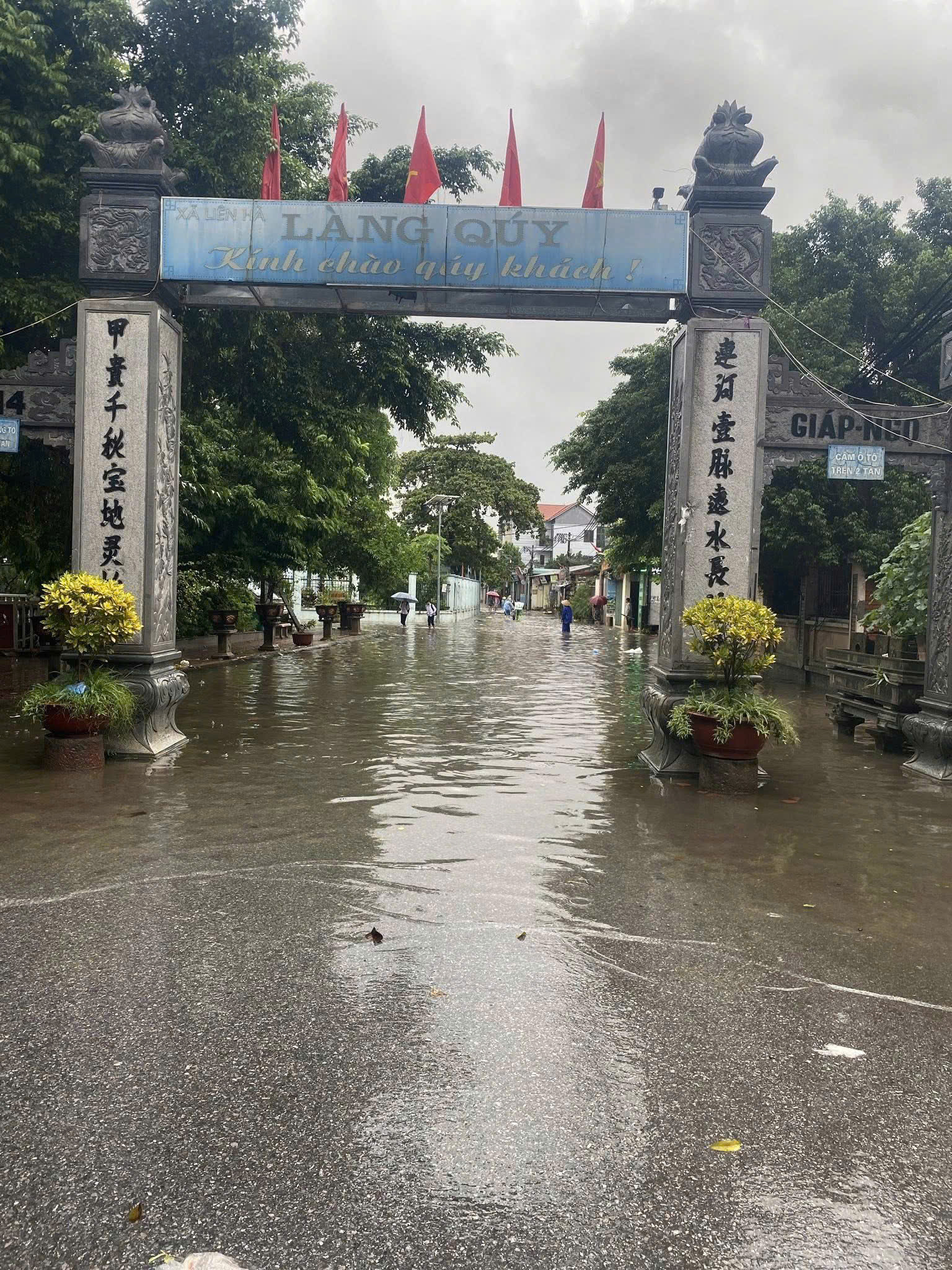 Hà Nội chủ động khắc phục hậu quả mưa bão- Ảnh 9. Hà Nội chủ động khắc phục hậu quả mưa bão- Ảnh 9.