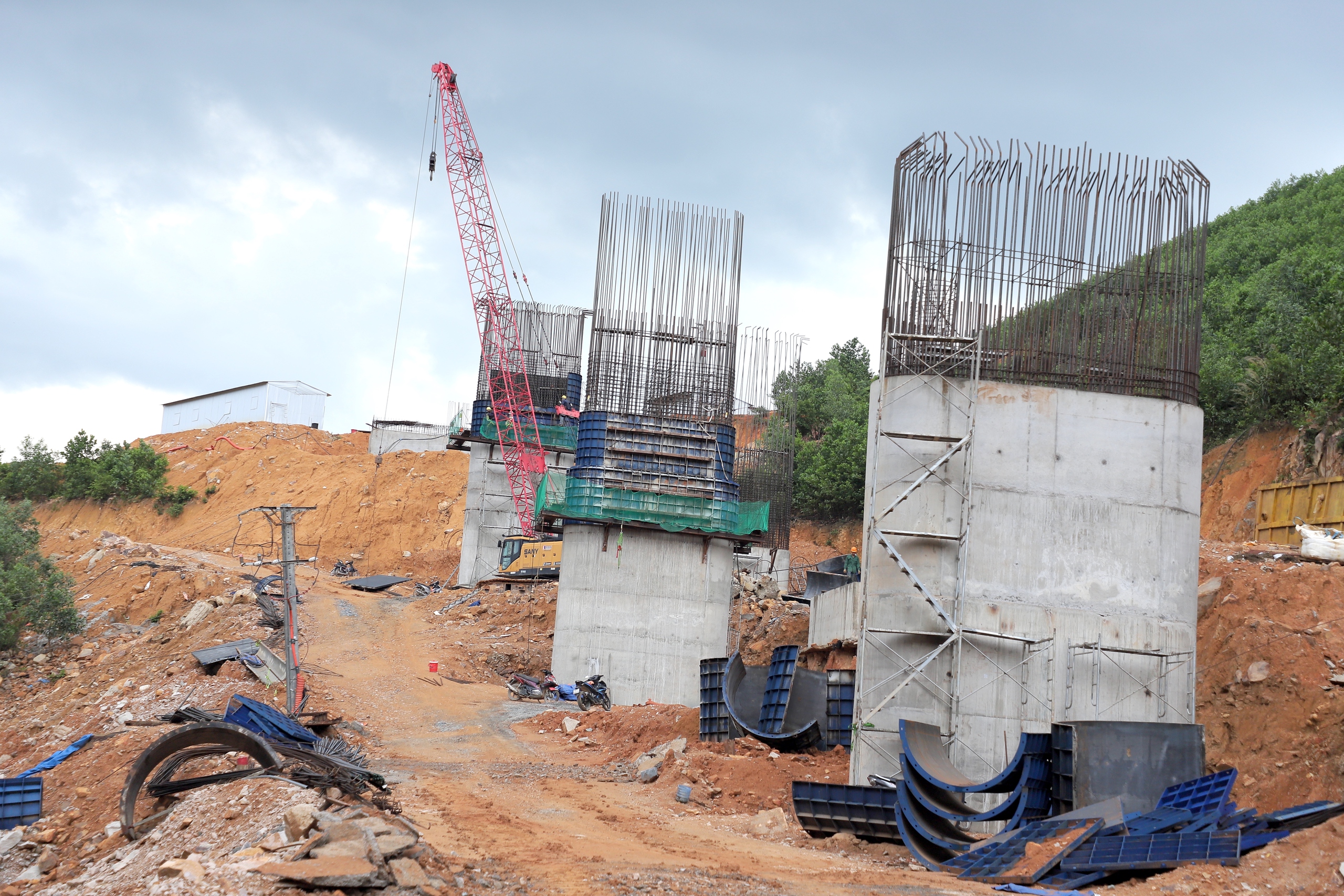 Những nhịp cầu đầu tiên nối mạch cao tốc Khánh Hòa - Buôn Ma Thuột- Ảnh 3. Những nhịp cầu đầu tiên nối mạch cao tốc Khánh Hòa - Buôn Ma Thuột- Ảnh 3.