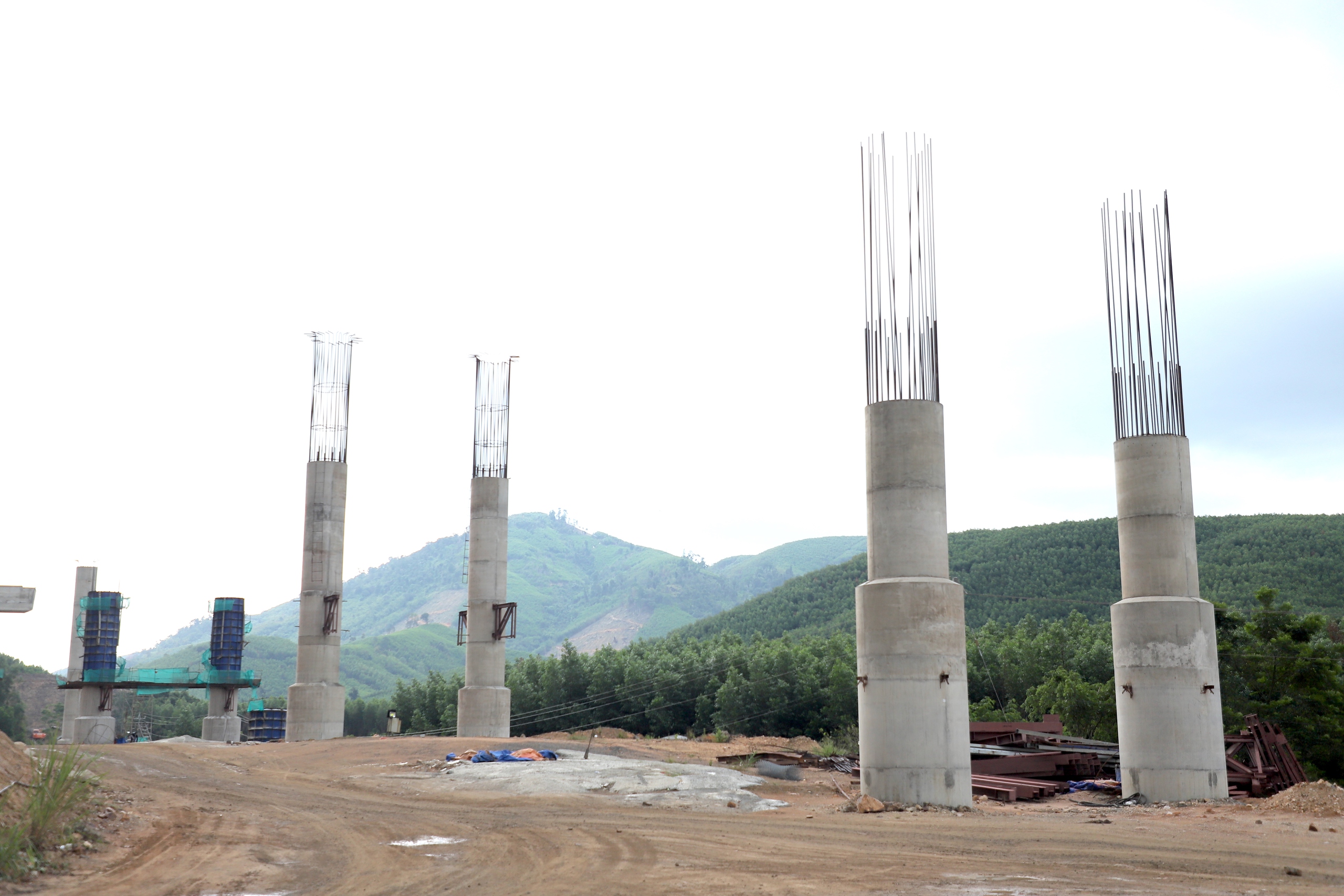 Những nhịp cầu đầu tiên nối mạch cao tốc Khánh Hòa - Buôn Ma Thuột- Ảnh 13. Những nhịp cầu đầu tiên nối mạch cao tốc Khánh Hòa - Buôn Ma Thuột- Ảnh 13.