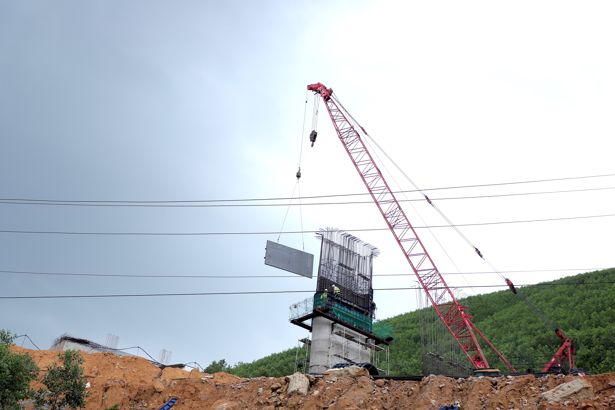 Những nhịp cầu đầu tiên nối mạch cao tốc Khánh Hòa - Buôn Ma Thuột- Ảnh 7. Những nhịp cầu đầu tiên nối mạch cao tốc Khánh Hòa - Buôn Ma Thuột- Ảnh 7.