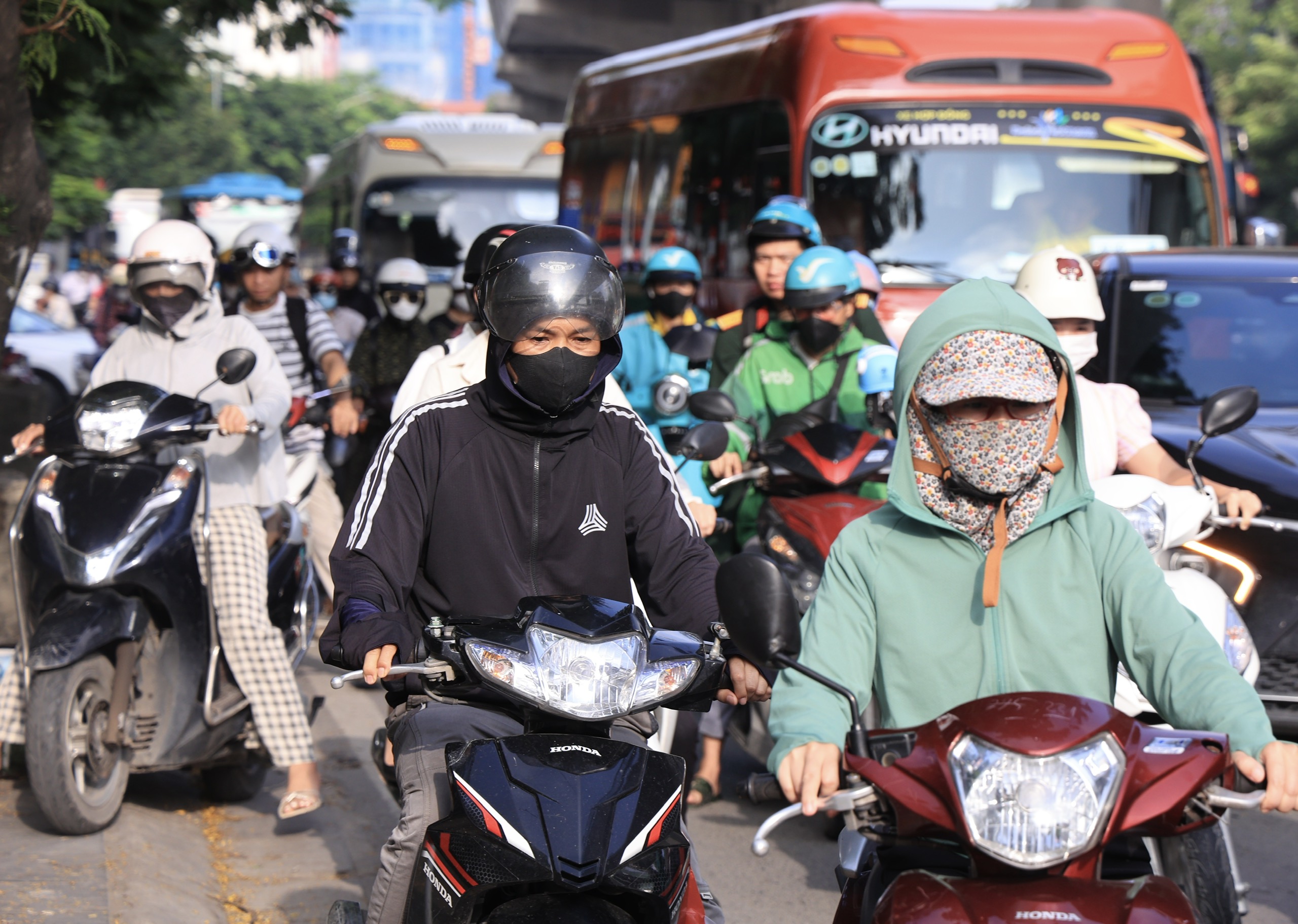Hà Nội: Nhiều tuyến đường kẹt cứng, người dân chật vật đi làm sau kỳ nghỉ lễ 2/9- Ảnh 2. Hà Nội: Nhiều tuyến đường kẹt cứng, người dân chật vật đi làm sau kỳ nghỉ lễ 2/9- Ảnh 2.