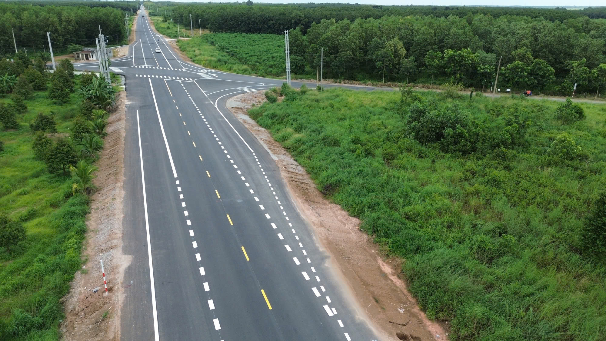 Khó khăn bủa vây hai dự án thành phần phục vụ nối thông đường Hồ Chí Minh- Ảnh 1. Khó khăn bủa vây hai dự án thành phần phục vụ nối thông đường Hồ Chí Minh- Ảnh 1.