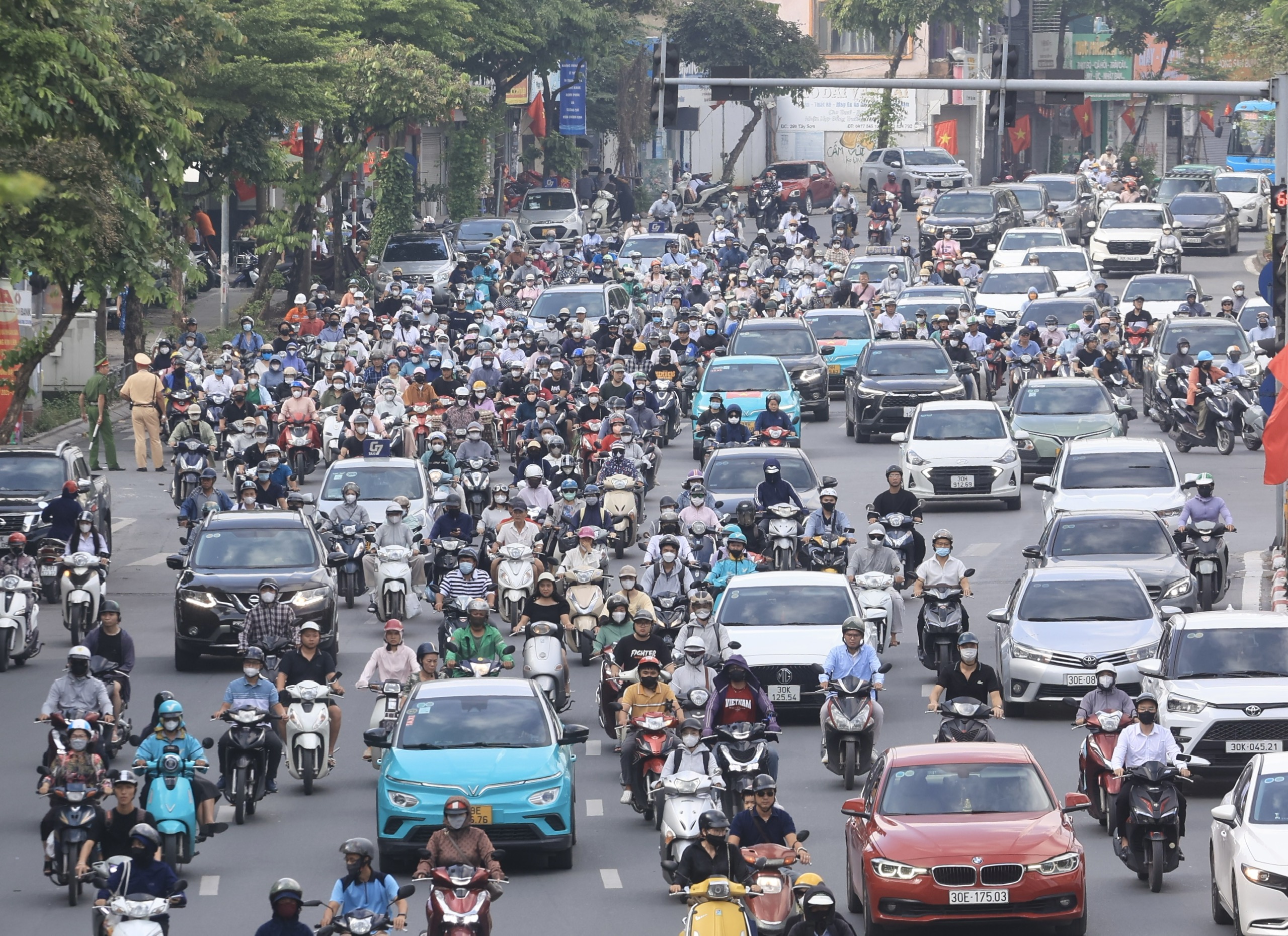 Hà Nội: Nhiều tuyến đường kẹt cứng, người dân chật vật đi làm sau kỳ nghỉ lễ 2/9- Ảnh 12. Hà Nội: Nhiều tuyến đường kẹt cứng, người dân chật vật đi làm sau kỳ nghỉ lễ 2/9- Ảnh 12.