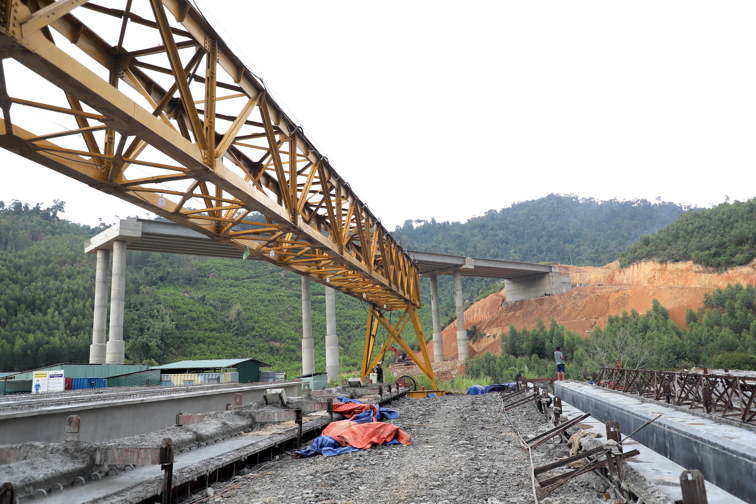 Những nhịp cầu đầu tiên nối mạch cao tốc Khánh Hòa - Buôn Ma Thuột- Ảnh 12. Những nhịp cầu đầu tiên nối mạch cao tốc Khánh Hòa - Buôn Ma Thuột- Ảnh 12.