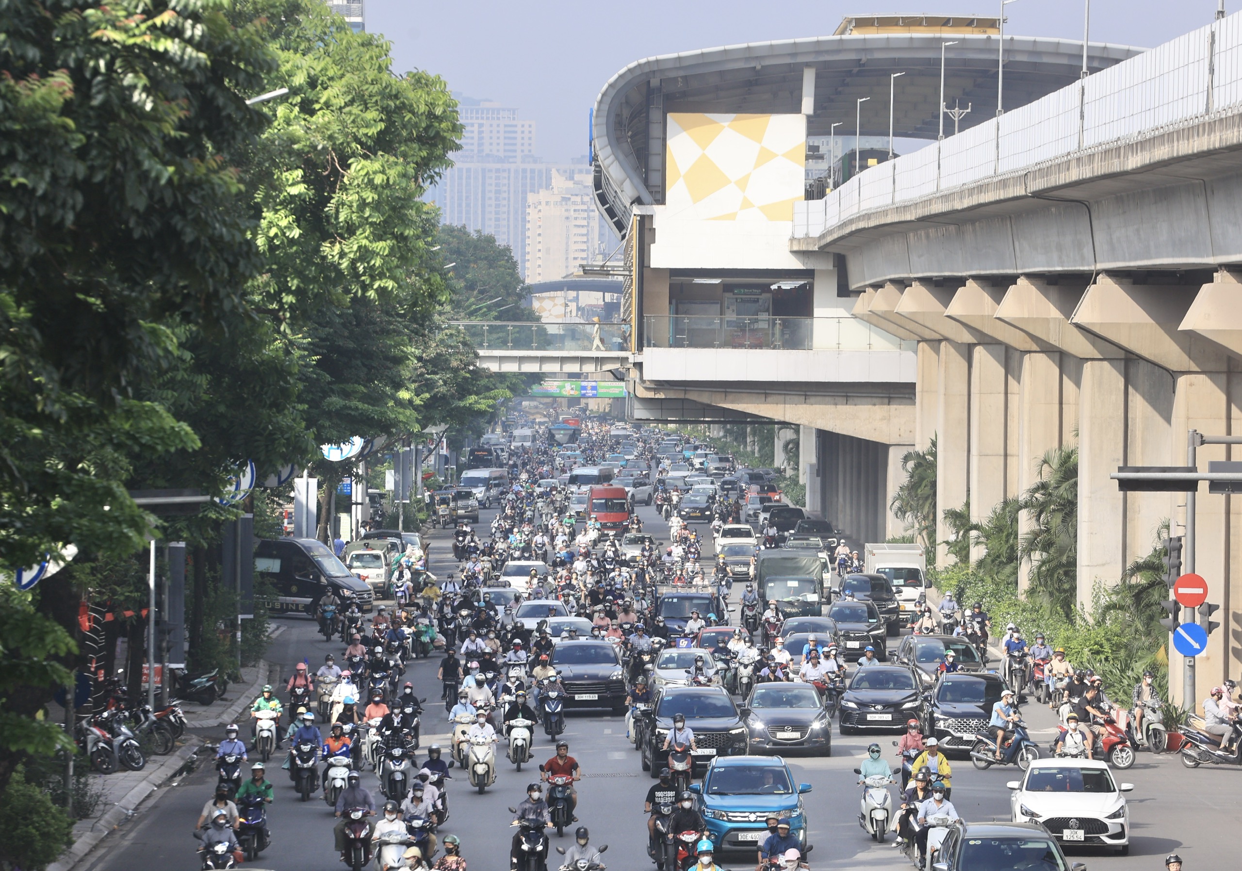 Hà Nội: Nhiều tuyến đường kẹt cứng, người dân chật vật đi làm sau kỳ nghỉ lễ 2/9- Ảnh 10. Hà Nội: Nhiều tuyến đường kẹt cứng, người dân chật vật đi làm sau kỳ nghỉ lễ 2/9- Ảnh 10.